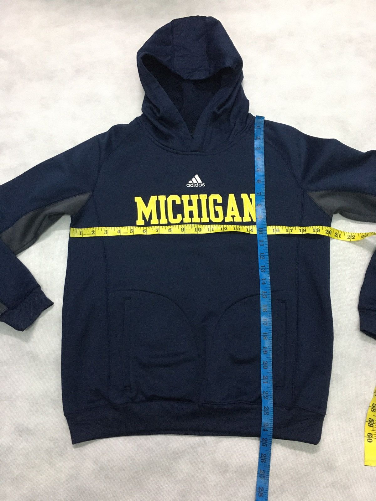 Adidas ADIDAS CENTRE LOGO X MICHIGAN COLLEGE SPELL OUT HOODIE Size US S / EU 44-46 / 1 - 12 Thumbnail