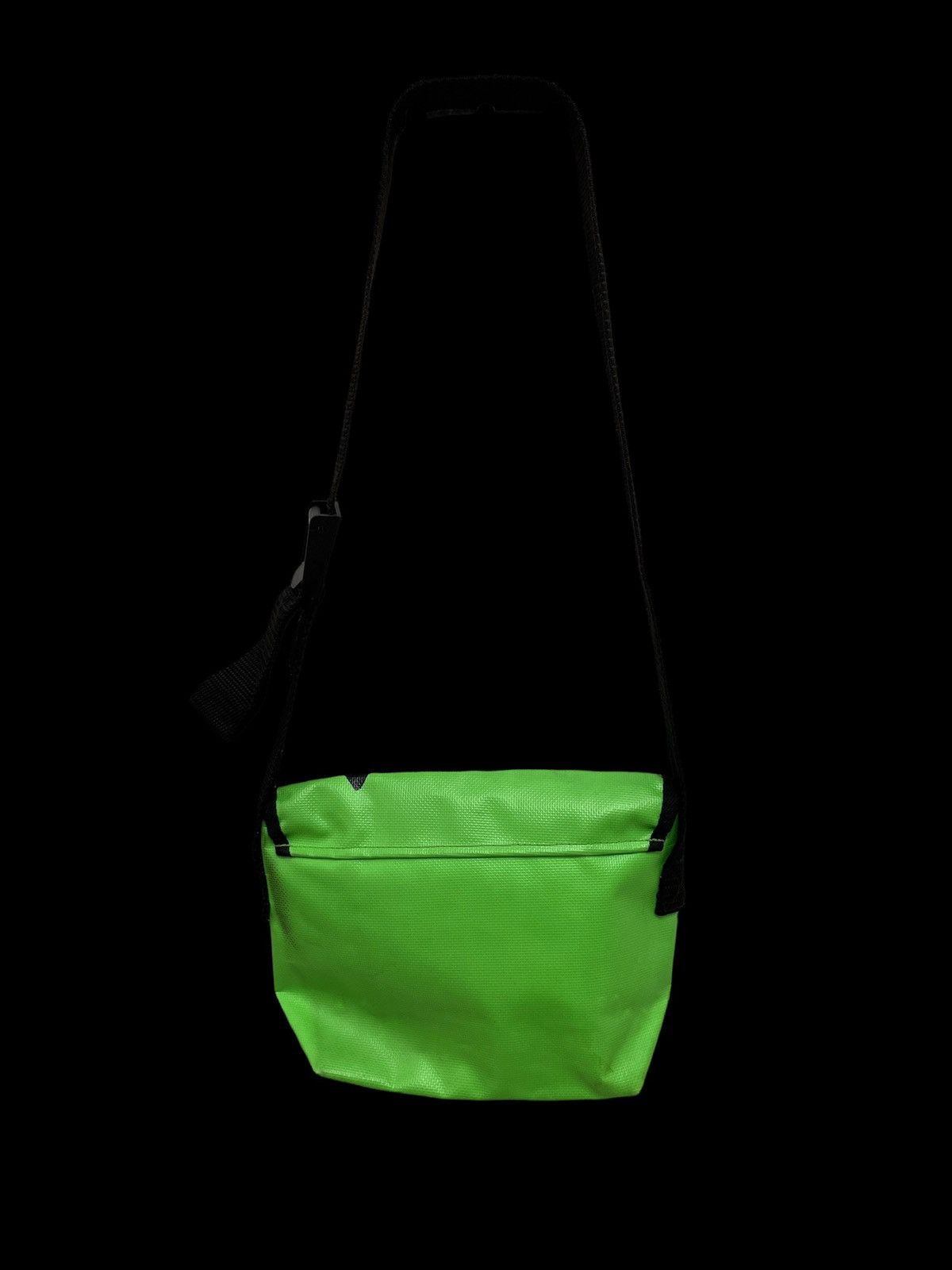 Issey Miyake × Ne-Net DOPE 🔥 NE-NET Issey Miyake Iconic CAT Waterproof Sling Bag Size ONE SIZE - 2 Thumbnail