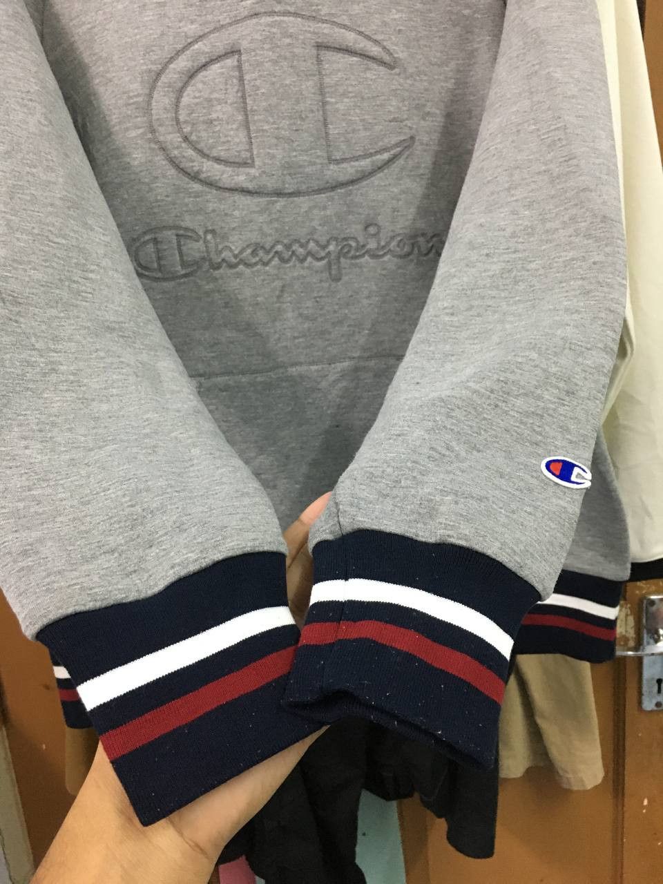 Champion × Vintage Vintage Champion Embroidered Big Logo Hoodie Size US L / EU 52-54 / 3 - 5 Thumbnail