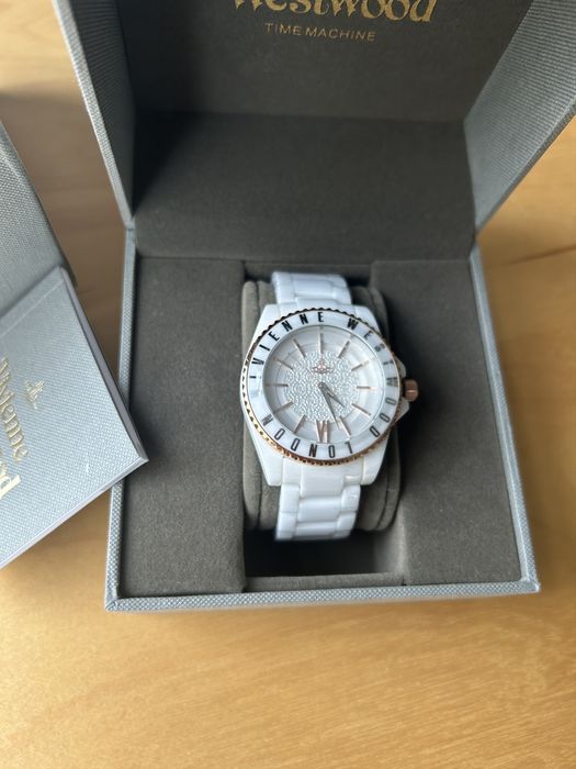 Vivienne Westwood Brand New in Box White Vivienne Westwood Text Watch ...