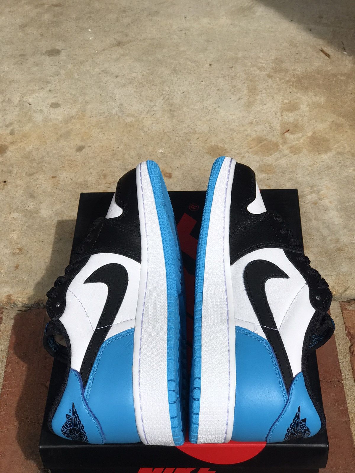 Jordan Brand Air Jordan 1 Low OG UNC Black Powder Blue GS Size 6Y 7.5 Wmn Size US 7.5 / IT 37.5 - 5 Thumbnail