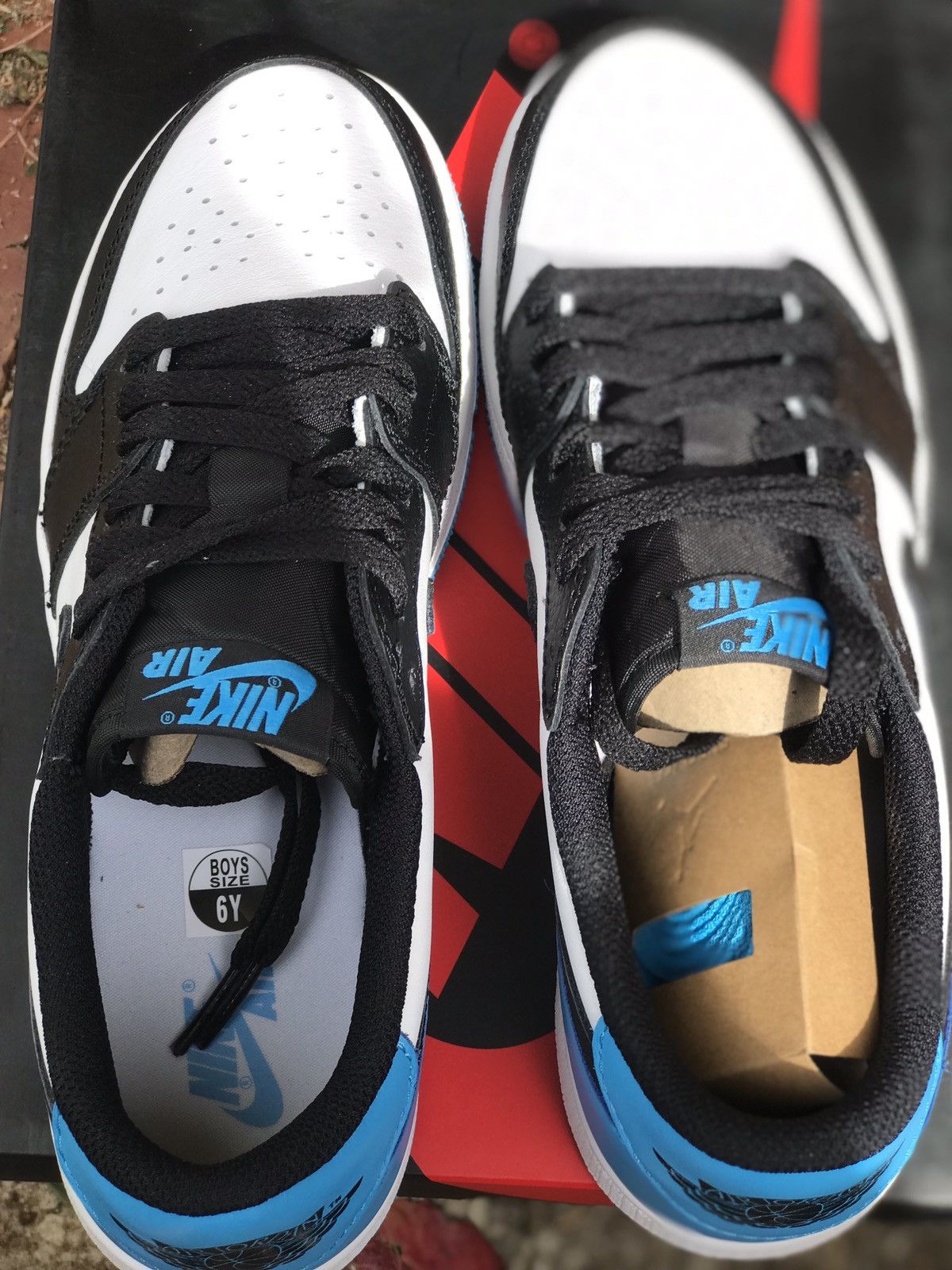 Jordan Brand Air Jordan 1 Low OG UNC Black Powder Blue GS Size 6Y 7.5 Wmn Size US 7.5 / IT 37.5 - 6 Thumbnail