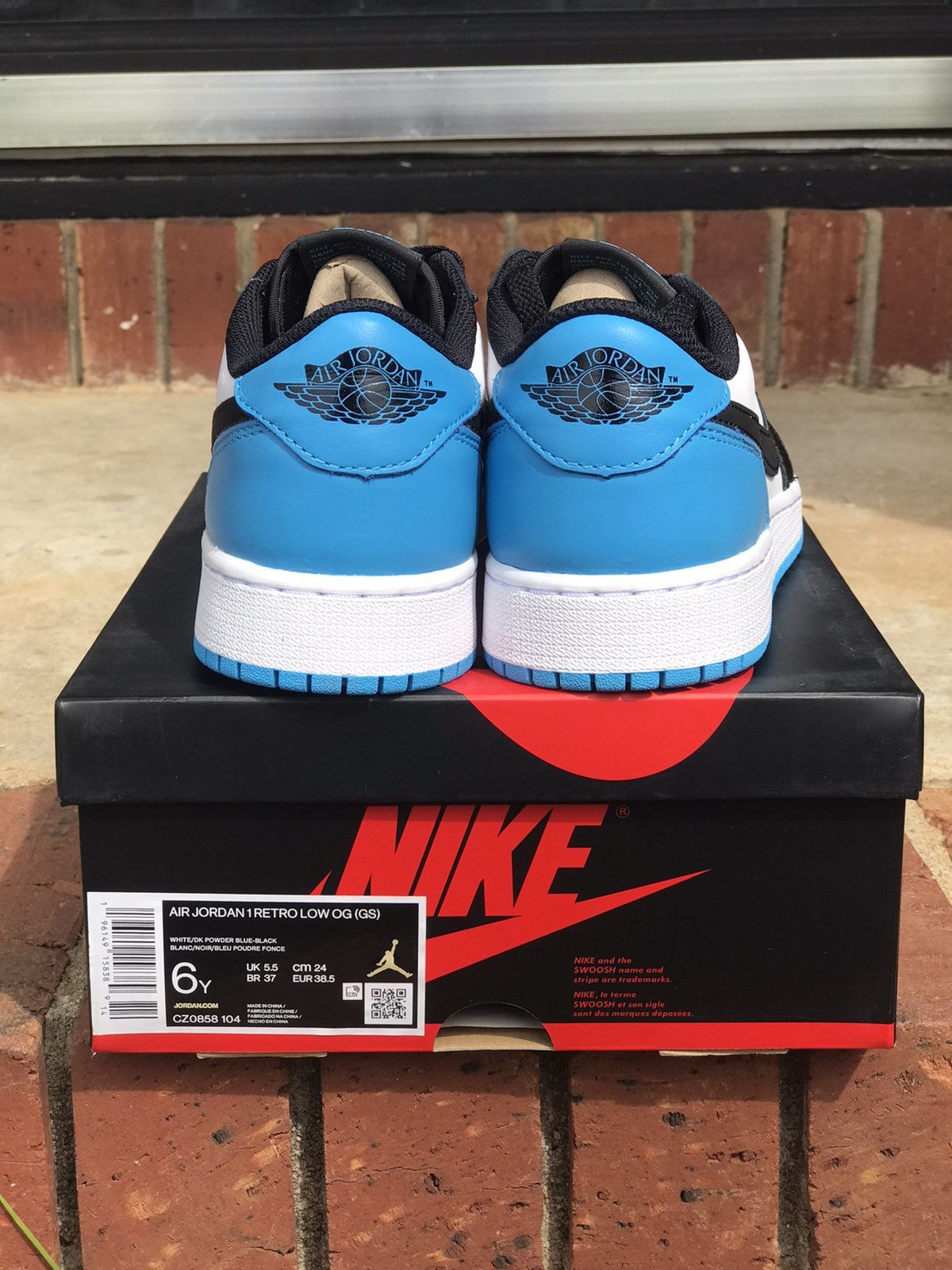 Jordan Brand Air Jordan 1 Low OG UNC Black Powder Blue GS Size 6Y 7.5 Wmn Size US 7.5 / IT 37.5 - 4 Thumbnail