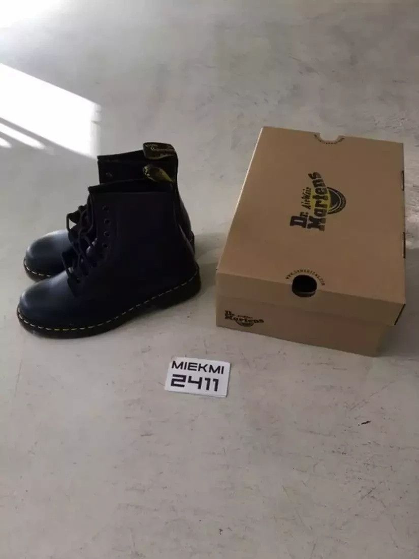 Dr. Martens Dr. Martens 1460 Black Smooth 11822006 US 9 Size US 9 / EU 42 - 2 Thumbnail