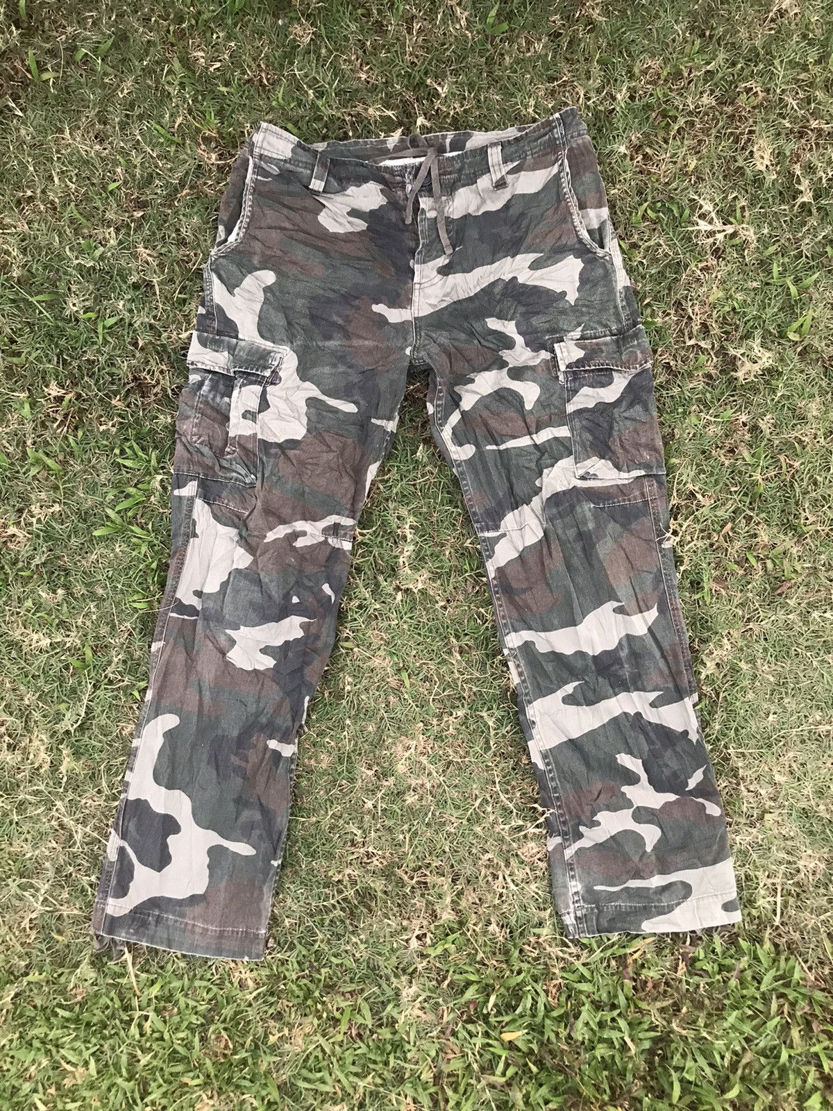 Carhartt 🔥BEST OFFER 🔥Carhartt distressed cargo pants Size US 34 / EU 50 - 1 Thumbnail