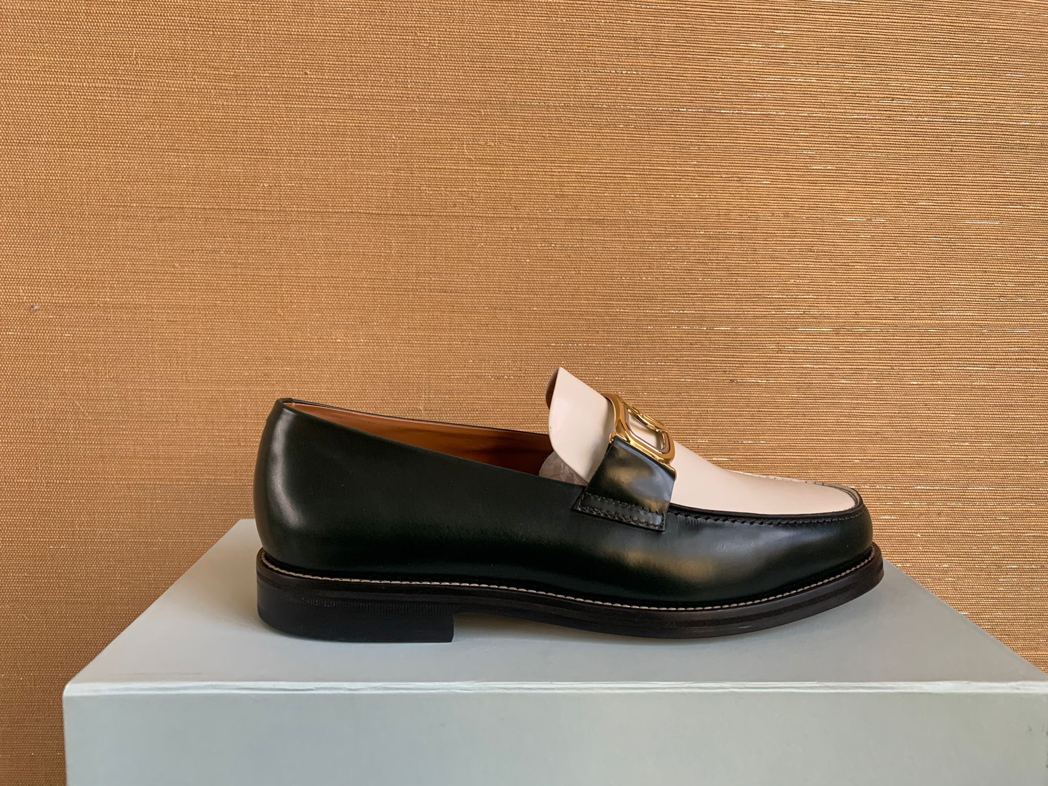 Pre-owned Lanvin Swan Loafers In Dark Green