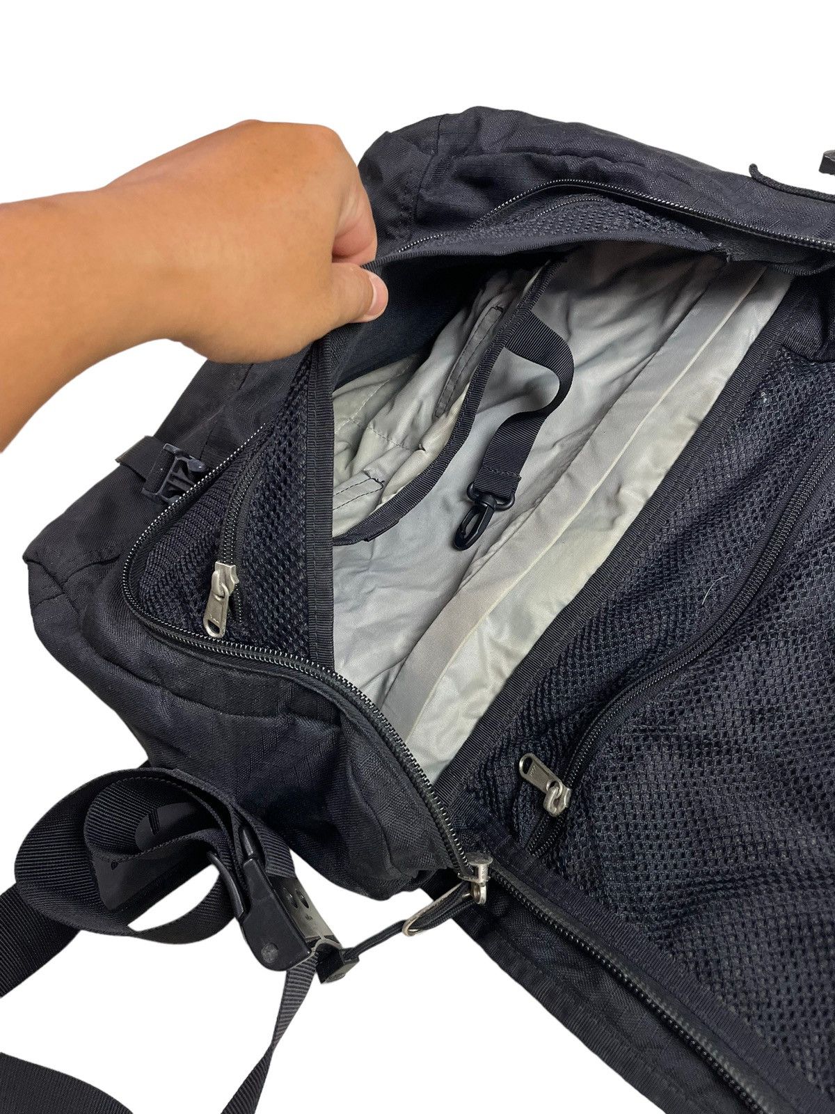 The North Face TNF Base Camp Messenger Backpack Black Sling Crossbody Bag Size ONE SIZE - 9 Thumbnail