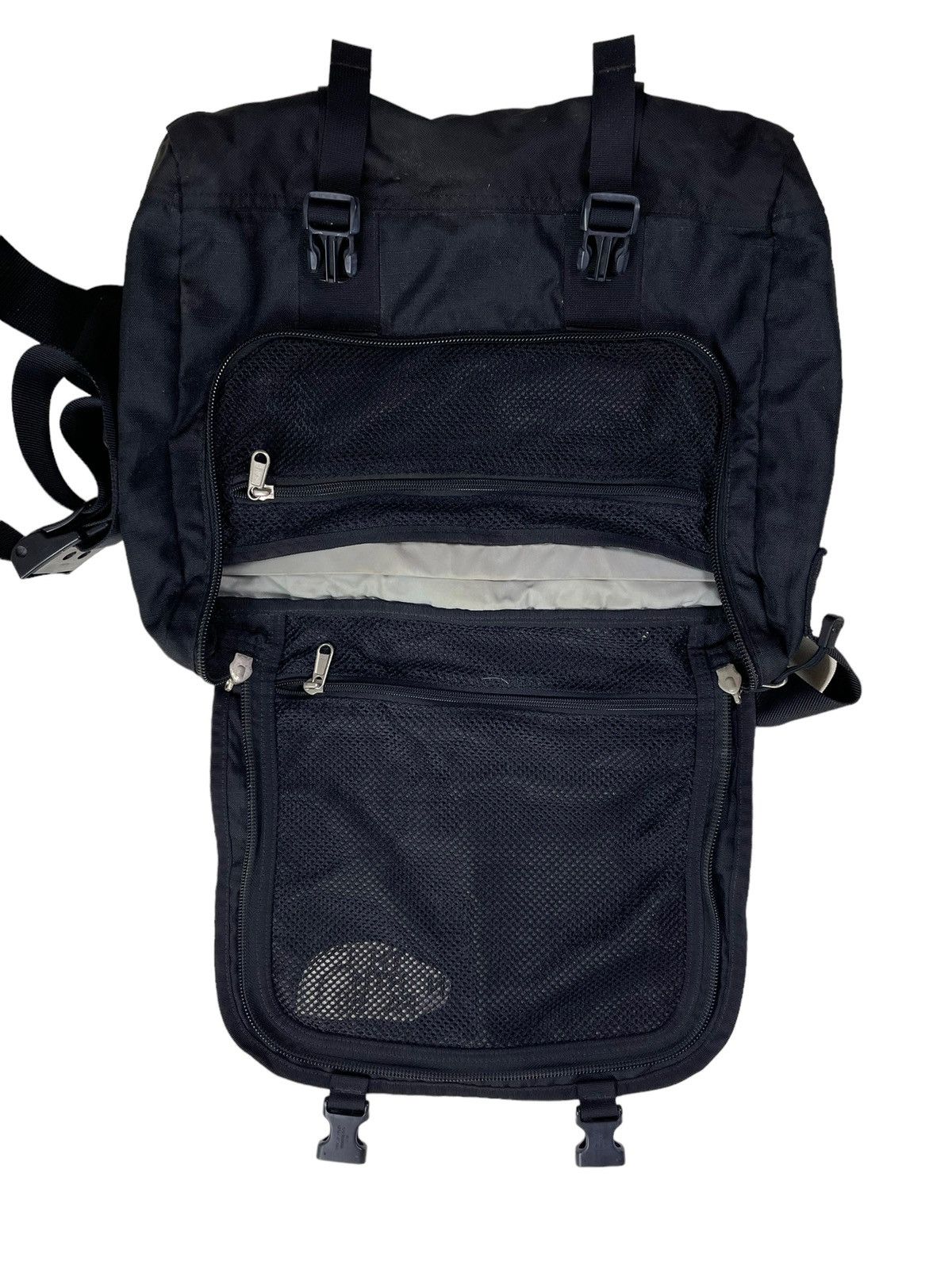 The North Face TNF Base Camp Messenger Backpack Black Sling Crossbody Bag Size ONE SIZE - 8 Thumbnail