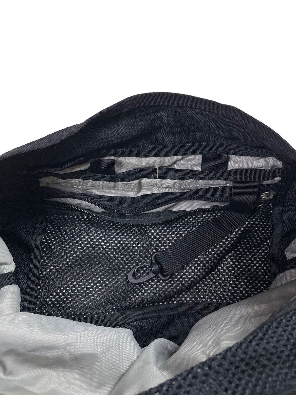 The North Face TNF Base Camp Messenger Backpack Black Sling Crossbody Bag Size ONE SIZE - 10 Thumbnail