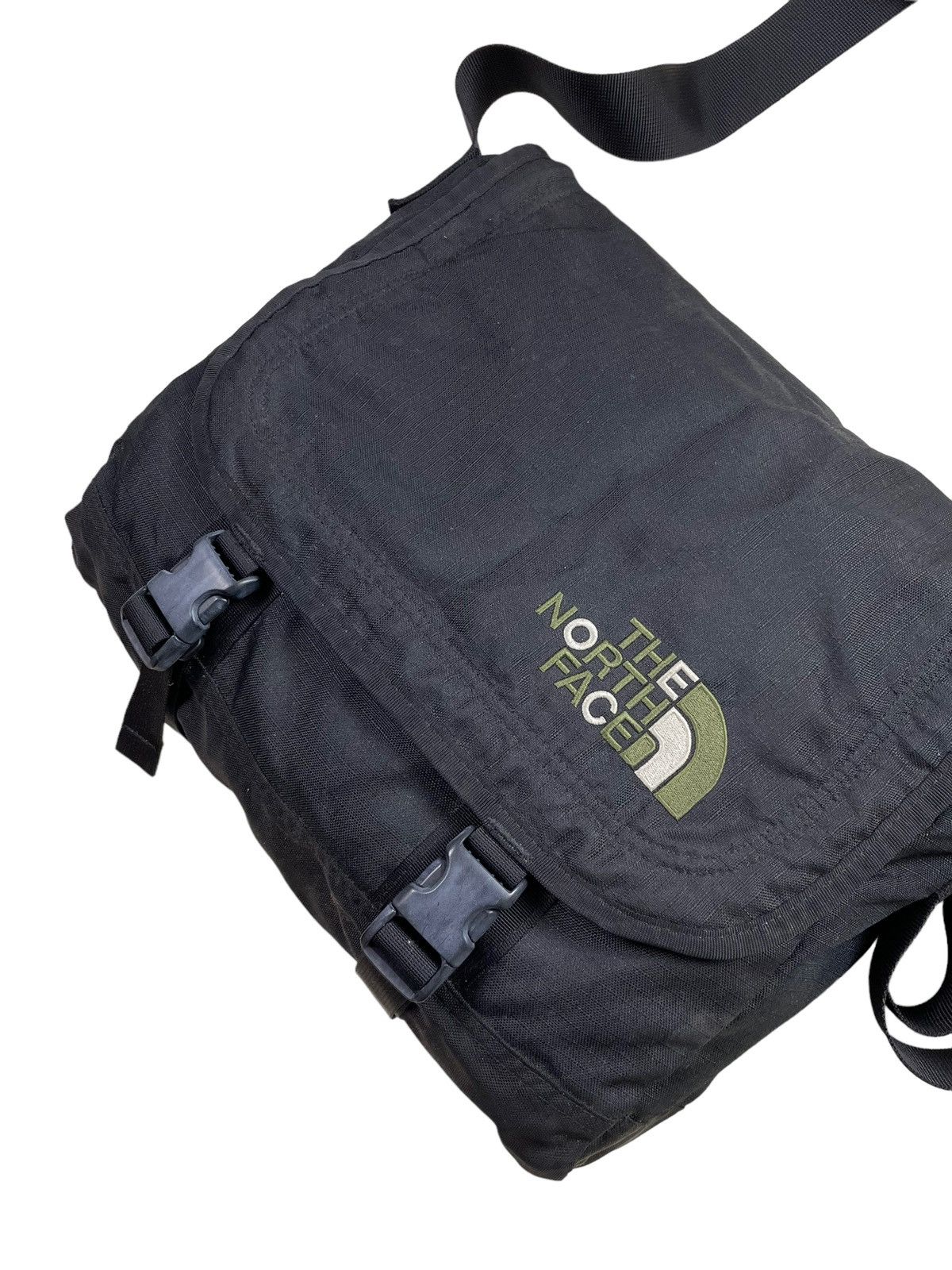 The North Face TNF Base Camp Messenger Backpack Black Sling Crossbody Bag Size ONE SIZE - 5 Thumbnail