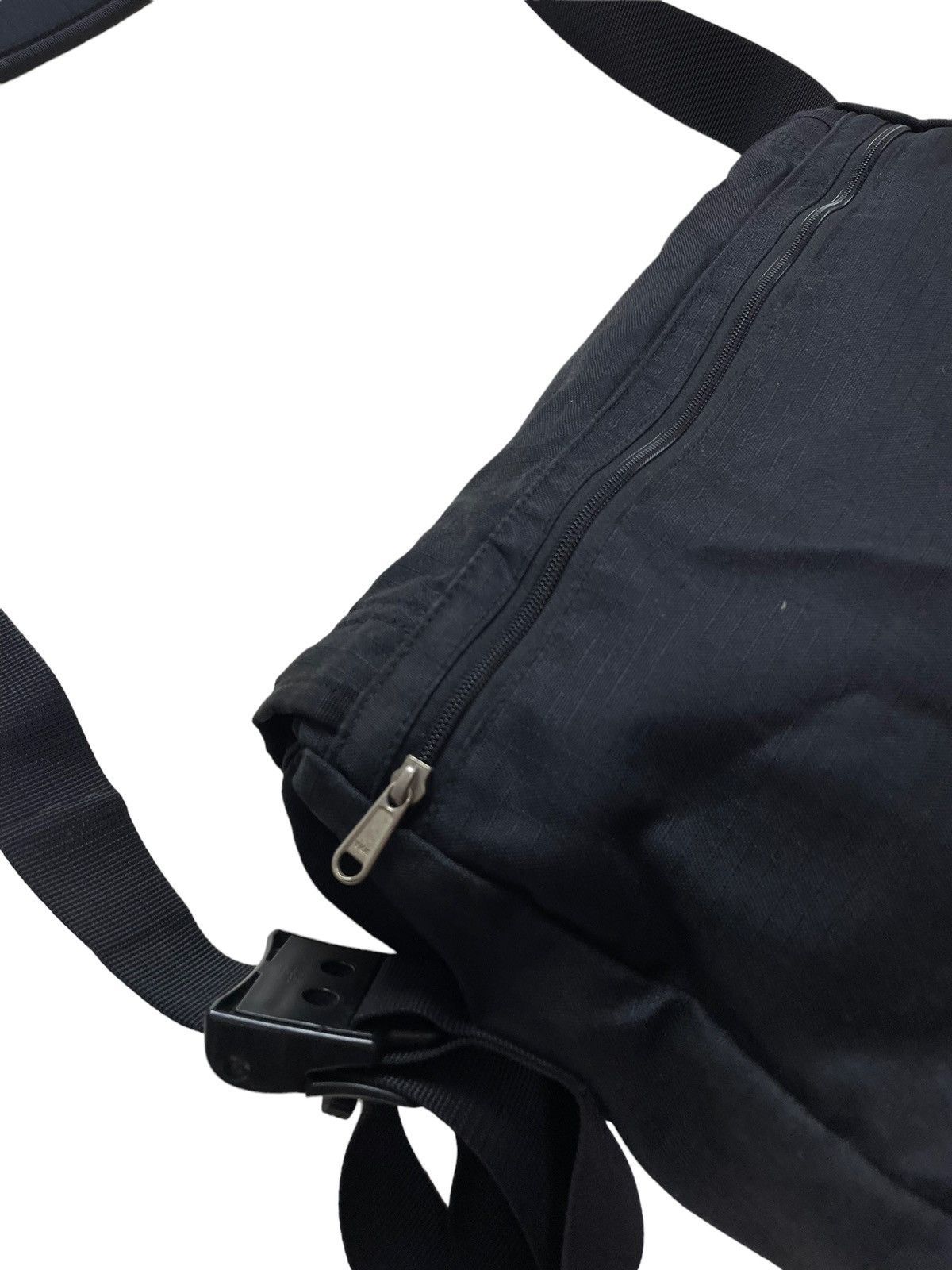 The North Face TNF Base Camp Messenger Backpack Black Sling Crossbody Bag Size ONE SIZE - 7 Thumbnail