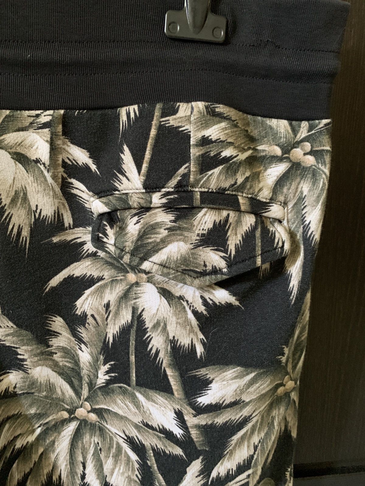 Dries Van Noten Palm print sweatshortpants Size US 34 / EU 50 - 4 Thumbnail