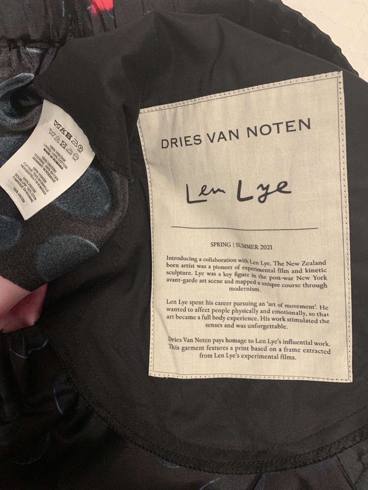 Dries Van Noten Shorts Len Lye print Size US 36 / EU 52 - 7 Thumbnail