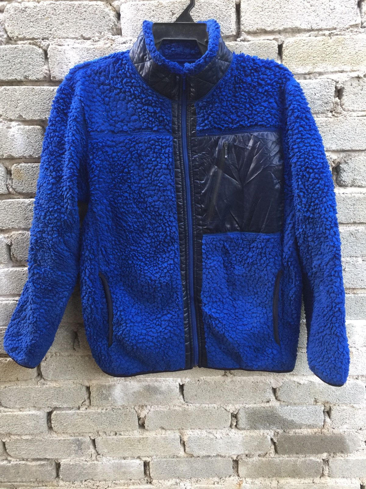 image of Uniqlo Deep Pile Fleece Jacket Nice Design in Royal Blue, Men's (Size Medium)