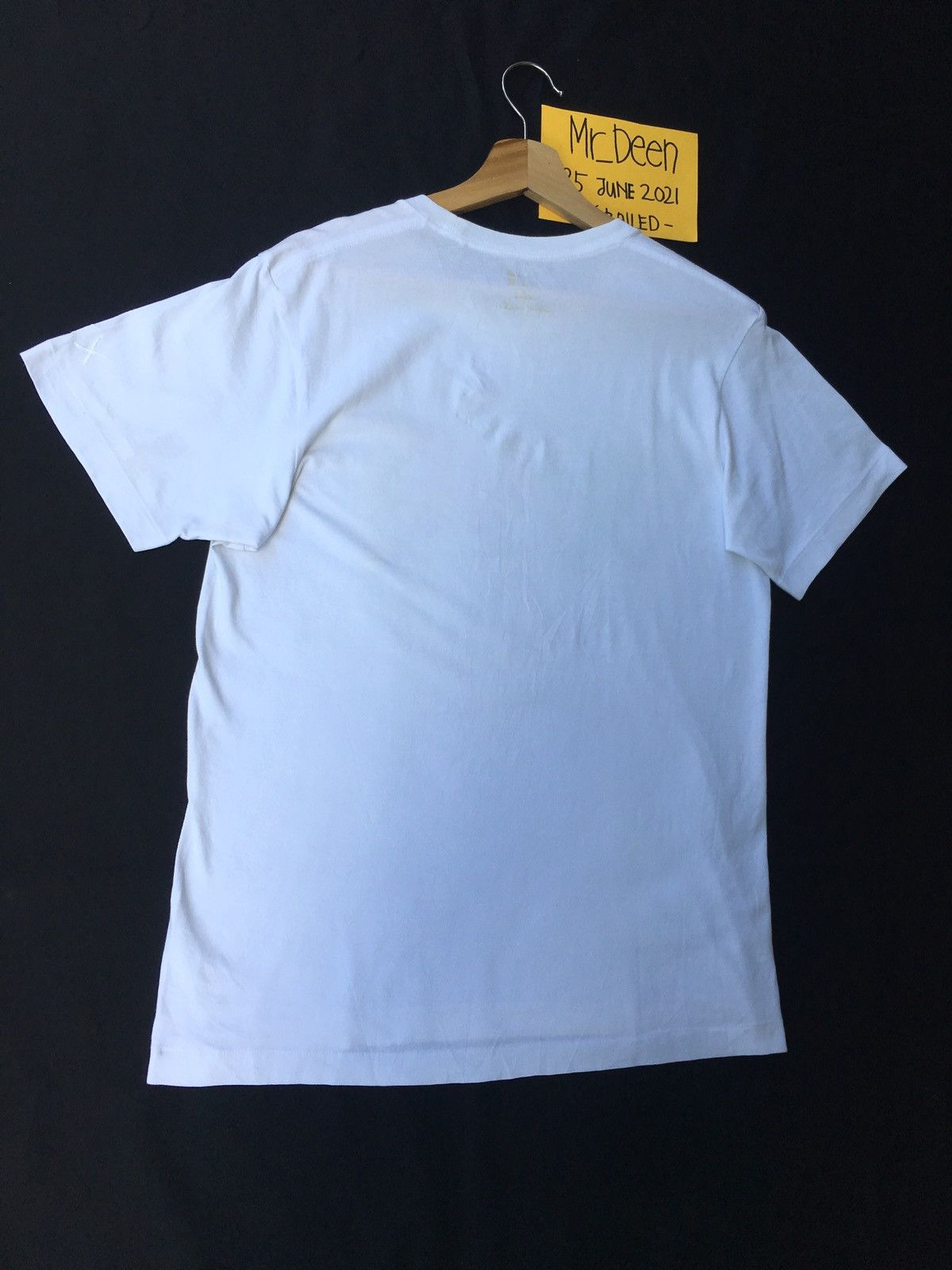 Kaws × Uniqlo Rare Kaws x Uniqlo White Dancing Letters Graphic T shirt Size US M / EU 48-50 / 2 - 14 Thumbnail