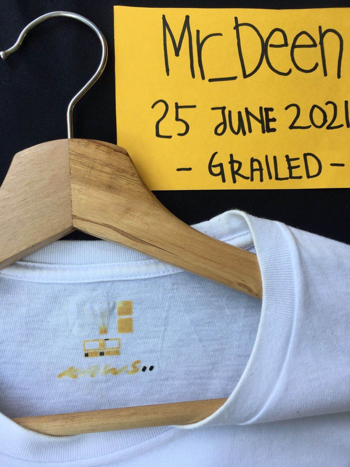 Kaws × Uniqlo Rare Kaws x Uniqlo White Dancing Letters Graphic T shirt Size US M / EU 48-50 / 2 - 7 Thumbnail