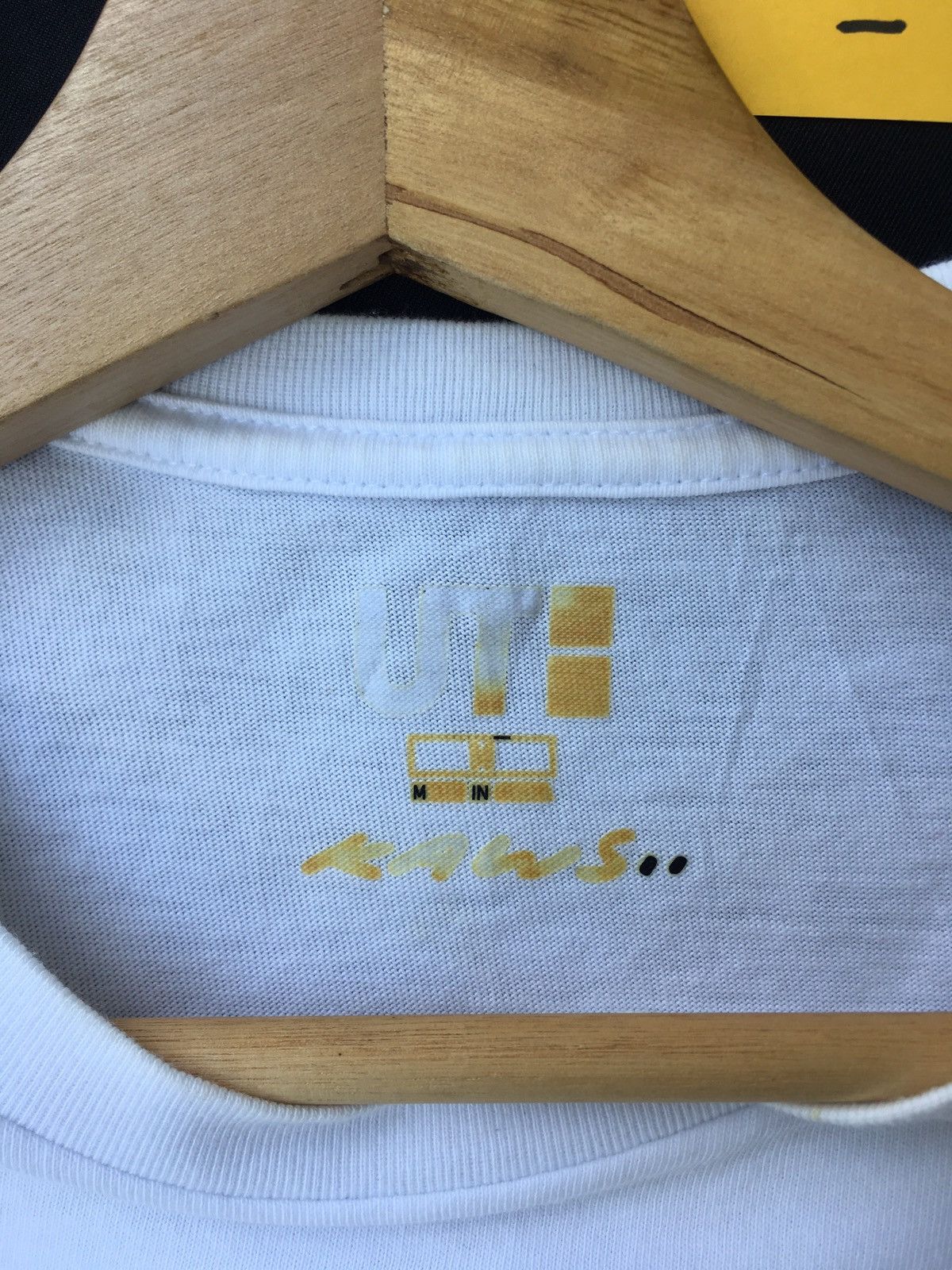 Kaws × Uniqlo Rare Kaws x Uniqlo White Dancing Letters Graphic T shirt Size US M / EU 48-50 / 2 - 8 Thumbnail