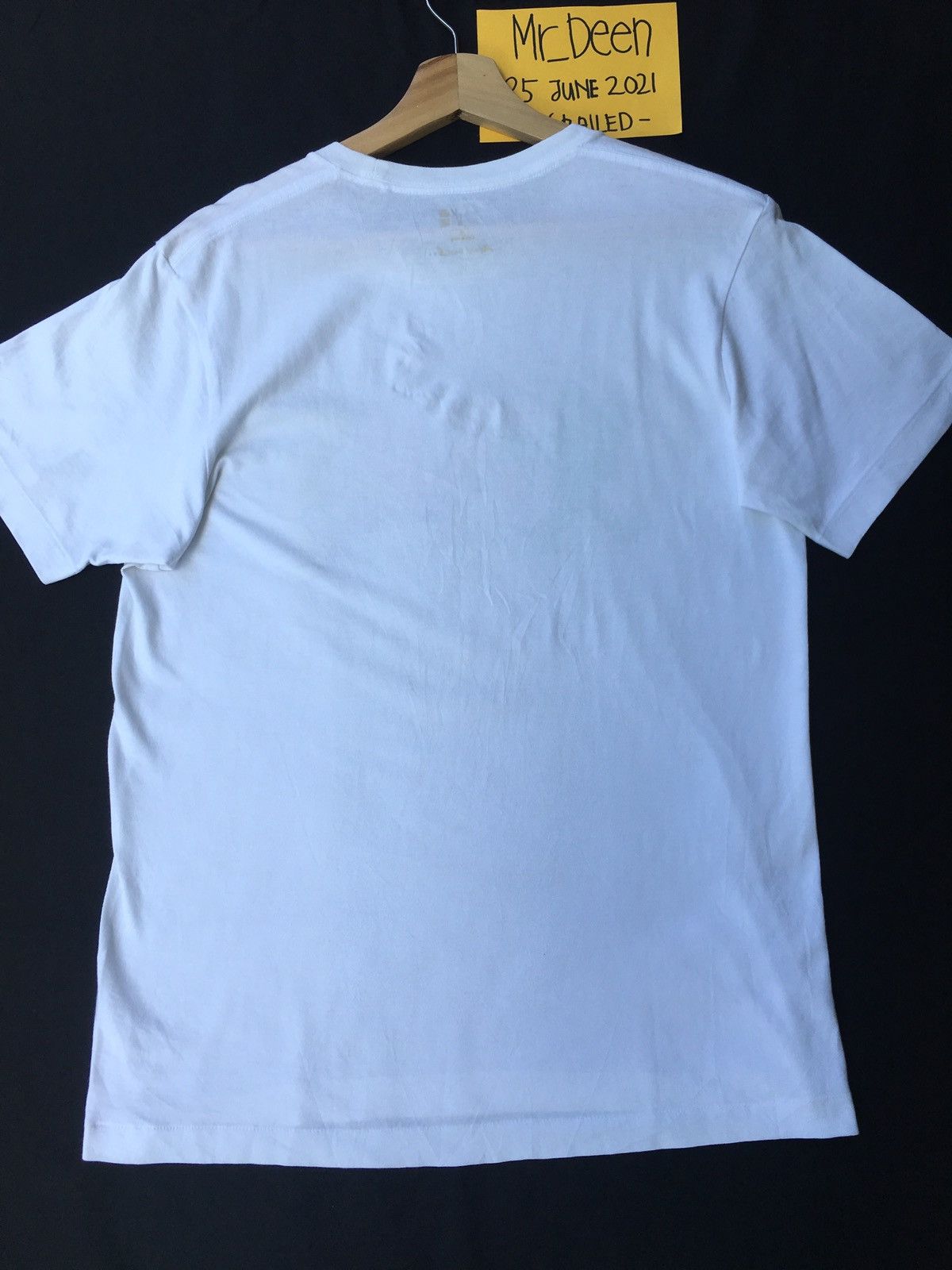 Kaws × Uniqlo Rare Kaws x Uniqlo White Dancing Letters Graphic T shirt Size US M / EU 48-50 / 2 - 16 Thumbnail