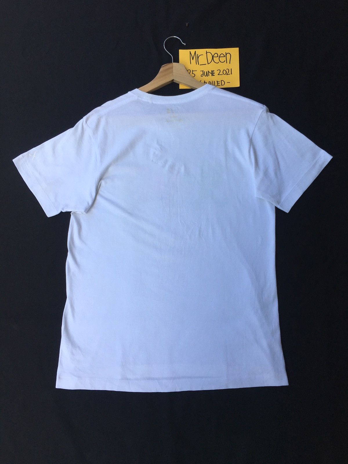 Kaws × Uniqlo Rare Kaws x Uniqlo White Dancing Letters Graphic T shirt Size US M / EU 48-50 / 2 - 13 Thumbnail