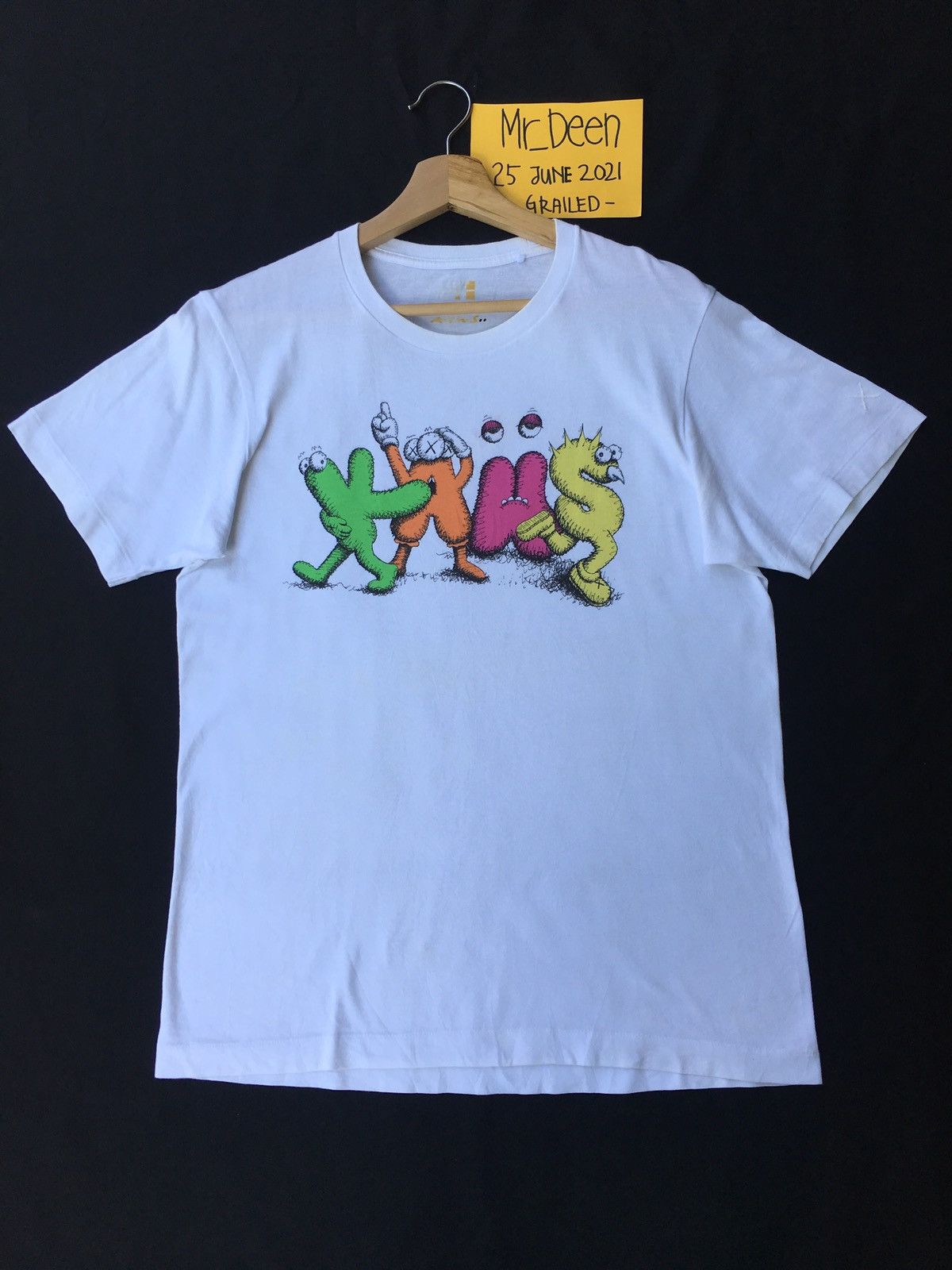 Kaws × Uniqlo Rare Kaws x Uniqlo White Dancing Letters Graphic T shirt Size US M / EU 48-50 / 2 - 2 Thumbnail