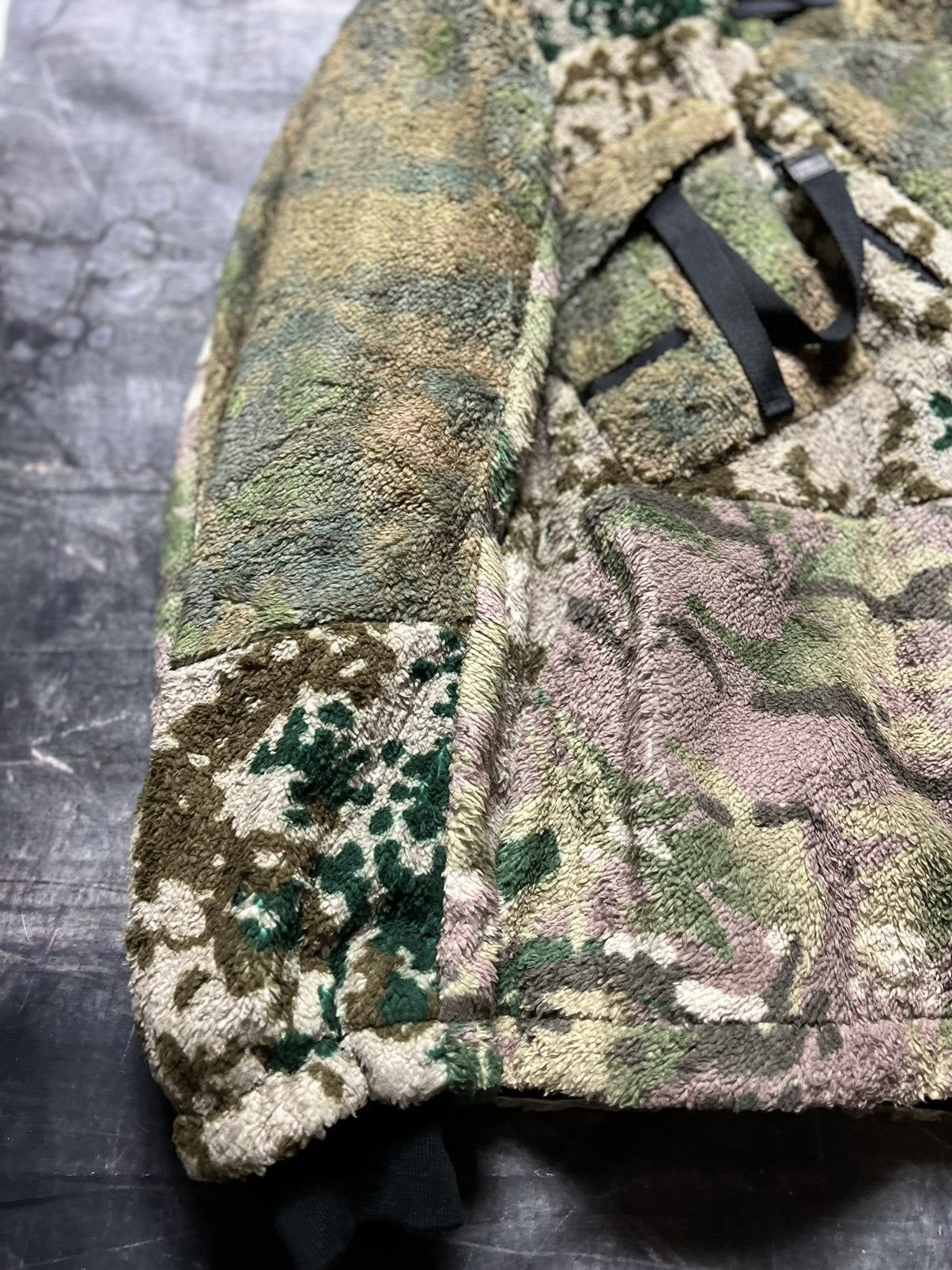 1017 ALYX 9SM 1017 ALYX 9SM Camo Asymmetrical Polar Myles Fleece *GRAIL* Size US L / EU 52-54 / 3 - 4 Thumbnail