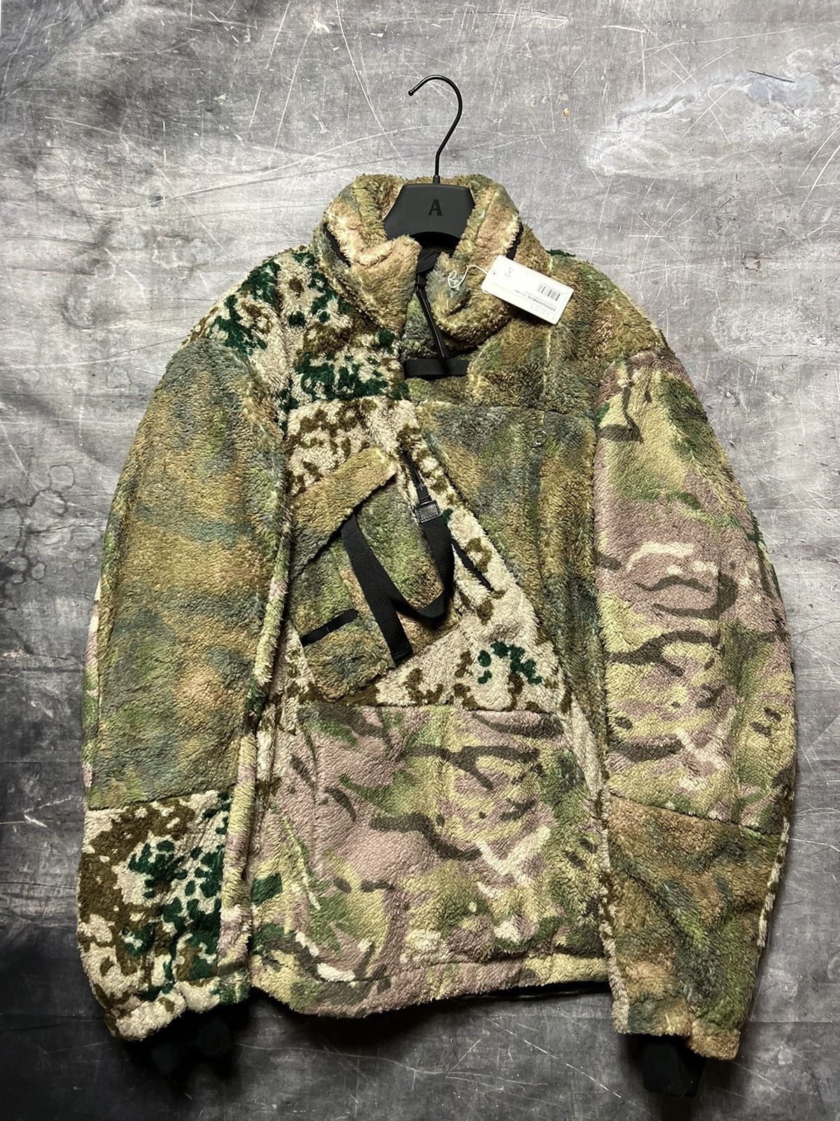 1017 ALYX 9SM 1017 ALYX 9SM Camo Asymmetrical Polar Myles Fleece *GRAIL* Size US L / EU 52-54 / 3 - 1 Thumbnail
