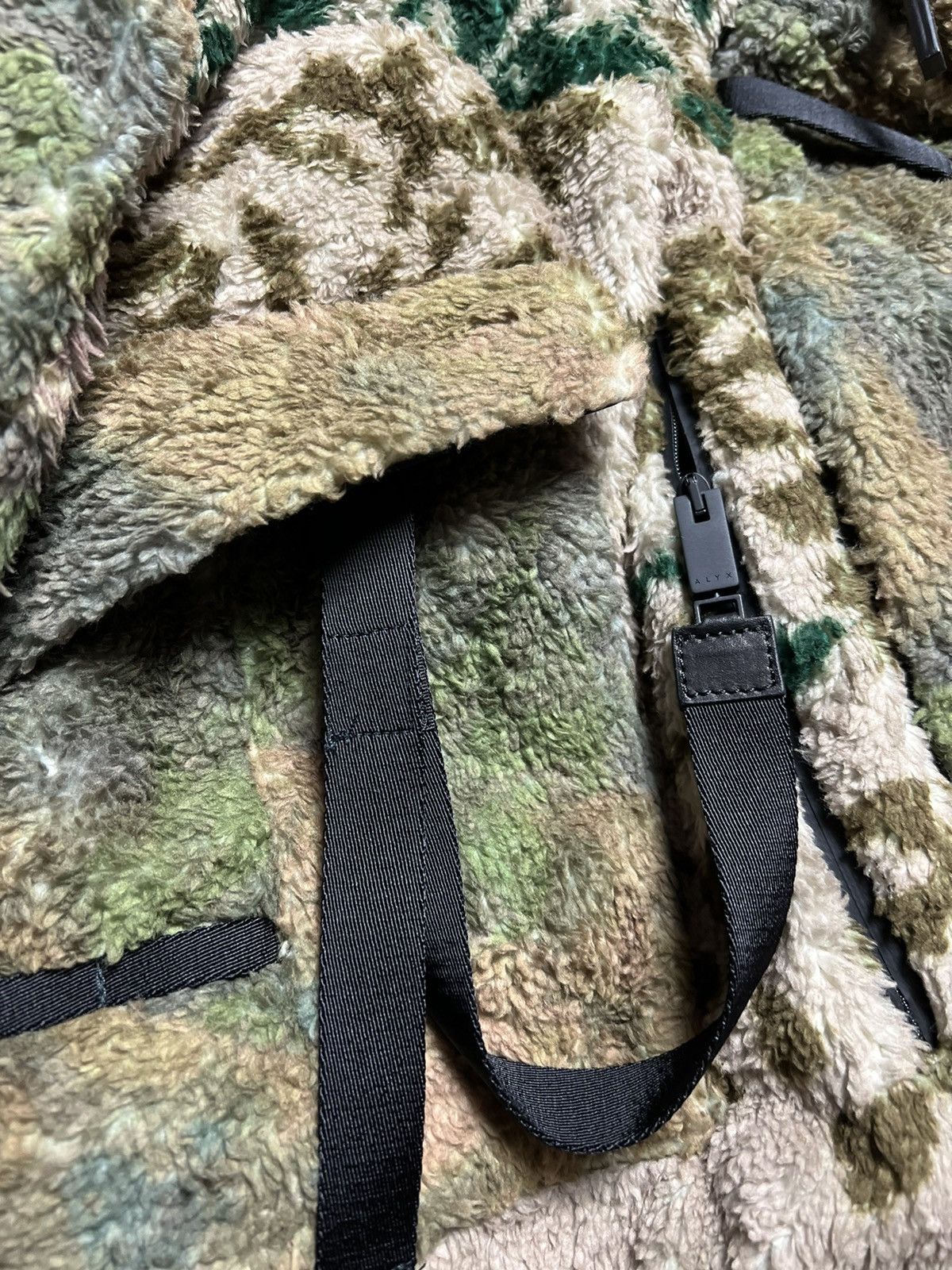 1017 ALYX 9SM 1017 ALYX 9SM Camo Asymmetrical Polar Myles Fleece *GRAIL* Size US L / EU 52-54 / 3 - 6 Thumbnail