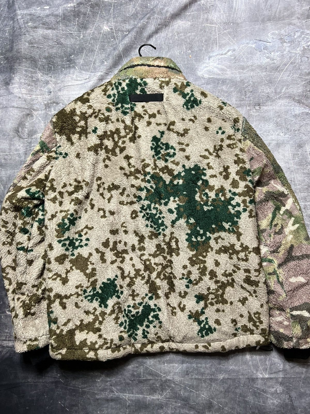 1017 ALYX 9SM 1017 ALYX 9SM Camo Asymmetrical Polar Myles Fleece *GRAIL* Size US L / EU 52-54 / 3 - 3 Thumbnail
