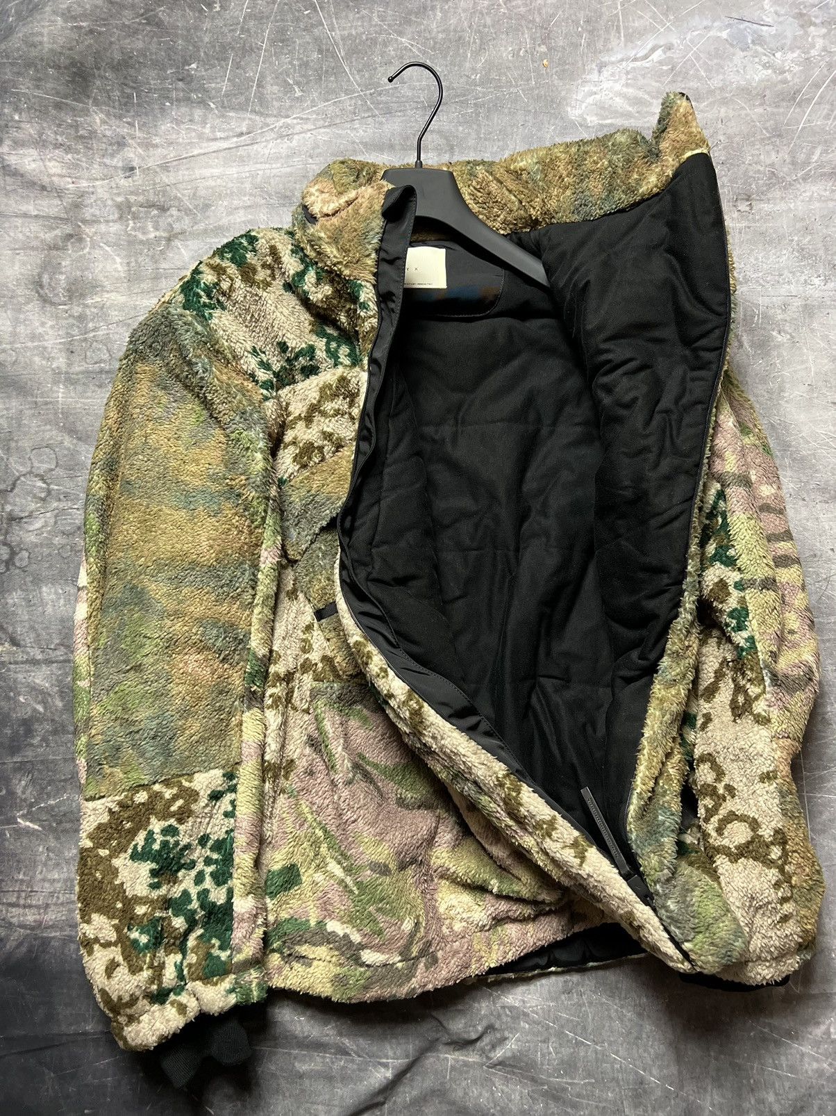 1017 ALYX 9SM 1017 ALYX 9SM Camo Asymmetrical Polar Myles Fleece *GRAIL* Size US L / EU 52-54 / 3 - 2 Thumbnail