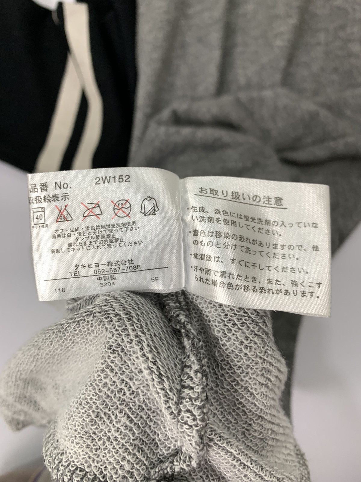 Disney × Japanese Brand × Mickey Mouse DISNEY MICKEY MOUSE Biglogo Raglan Sweatshirt Hoodie Jacket Size US M / EU 48-50 / 2 - 13 Thumbnail