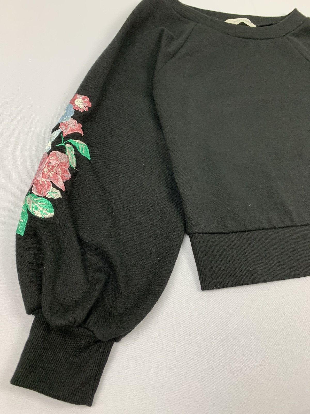 Girl Skateboards SPIRAL GIRL Embroider Rose Floral Croptop Tattoo Sweatshirt Size US S / EU 44-46 / 1 - 4 Thumbnail