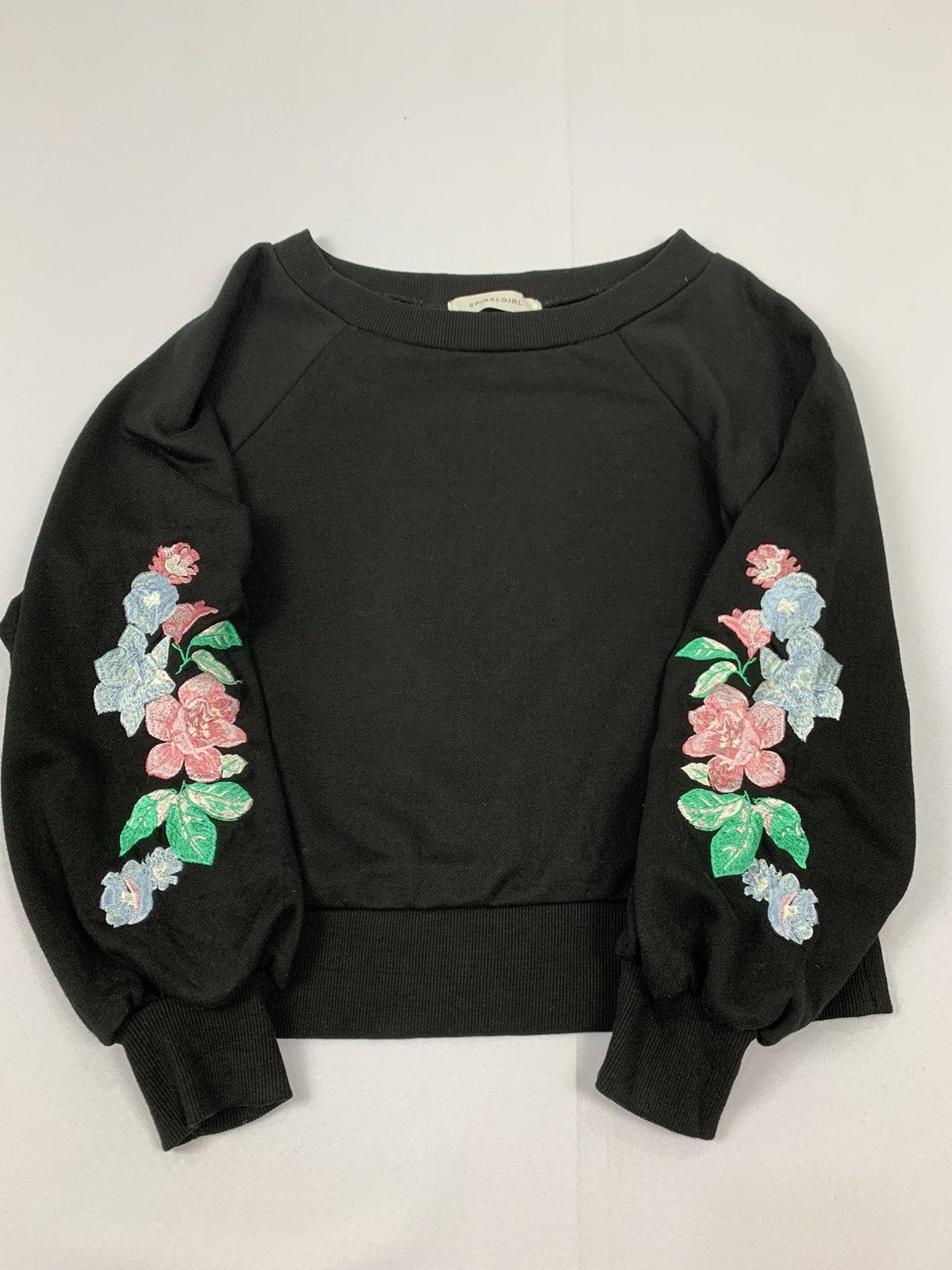Girl Skateboards SPIRAL GIRL Embroider Rose Floral Croptop Tattoo Sweatshirt Size US S / EU 44-46 / 1 - 3 Thumbnail