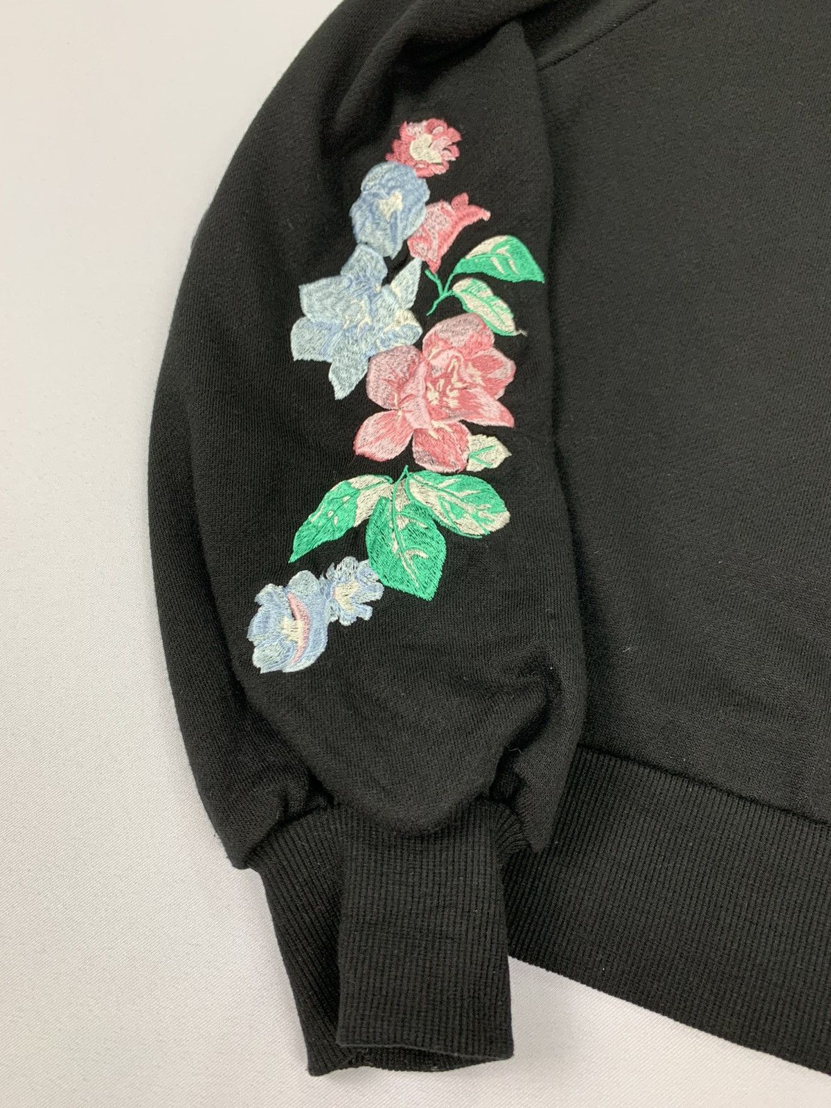 Girl Skateboards SPIRAL GIRL Embroider Rose Floral Croptop Tattoo Sweatshirt Size US S / EU 44-46 / 1 - 6 Thumbnail