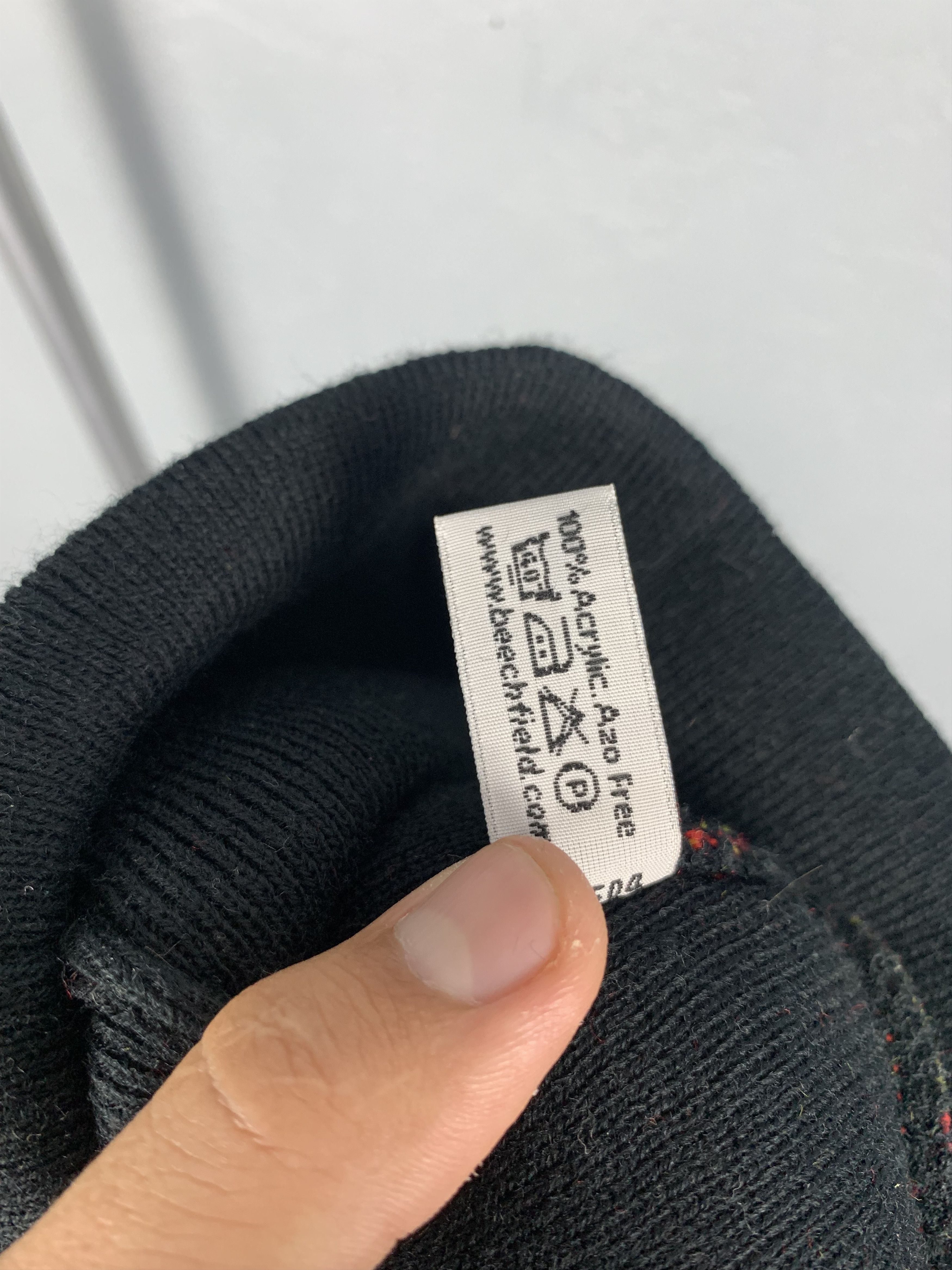 20471120 × Vintage Full Print Fire Black Beanie Hat On Fleece Size ONE SIZE - 4 Thumbnail