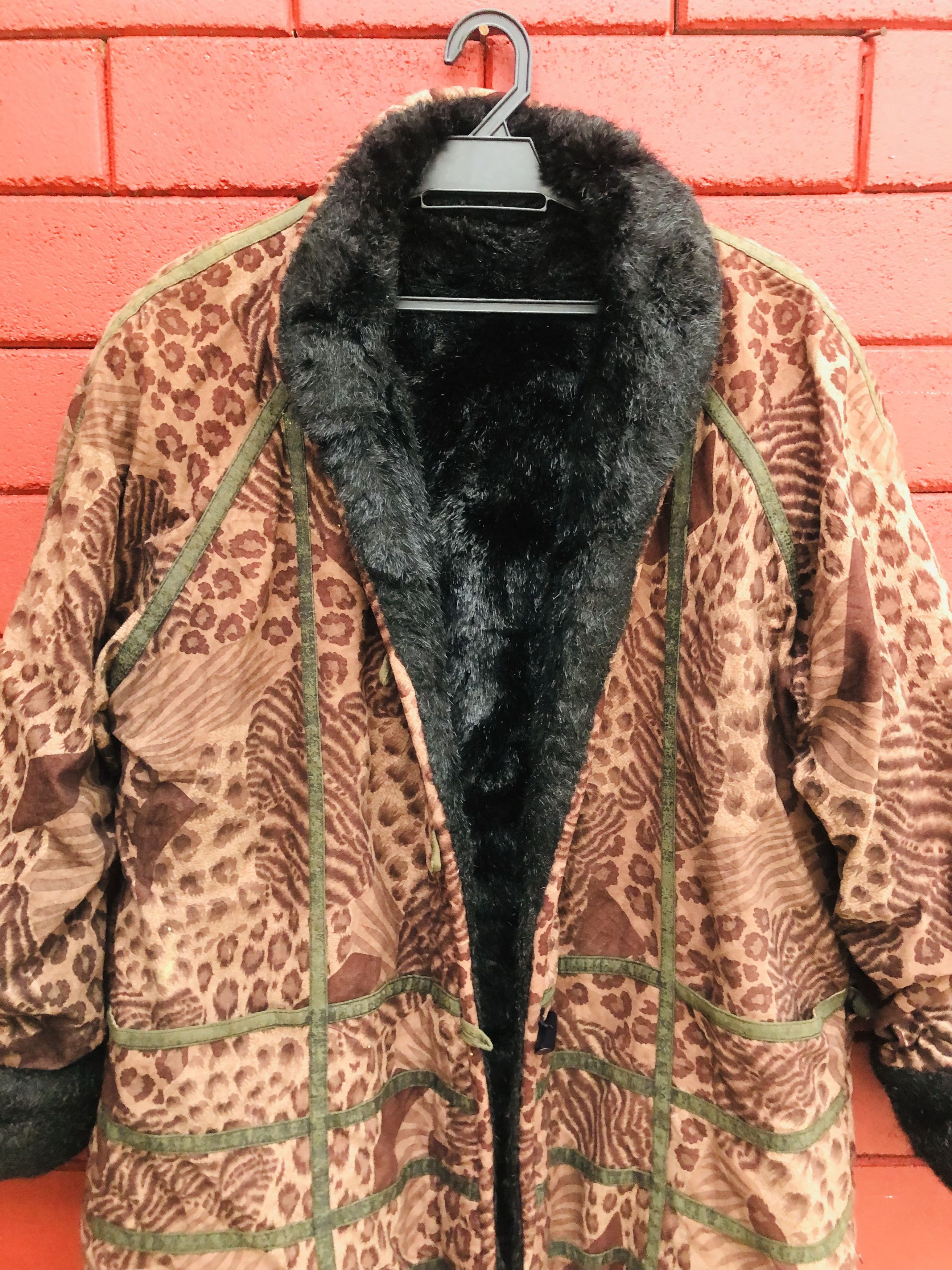 Japanese Brand Vintage Japanese Designer Travis Scott Fashion Style Size US L / EU 52-54 / 3 - 3 Thumbnail