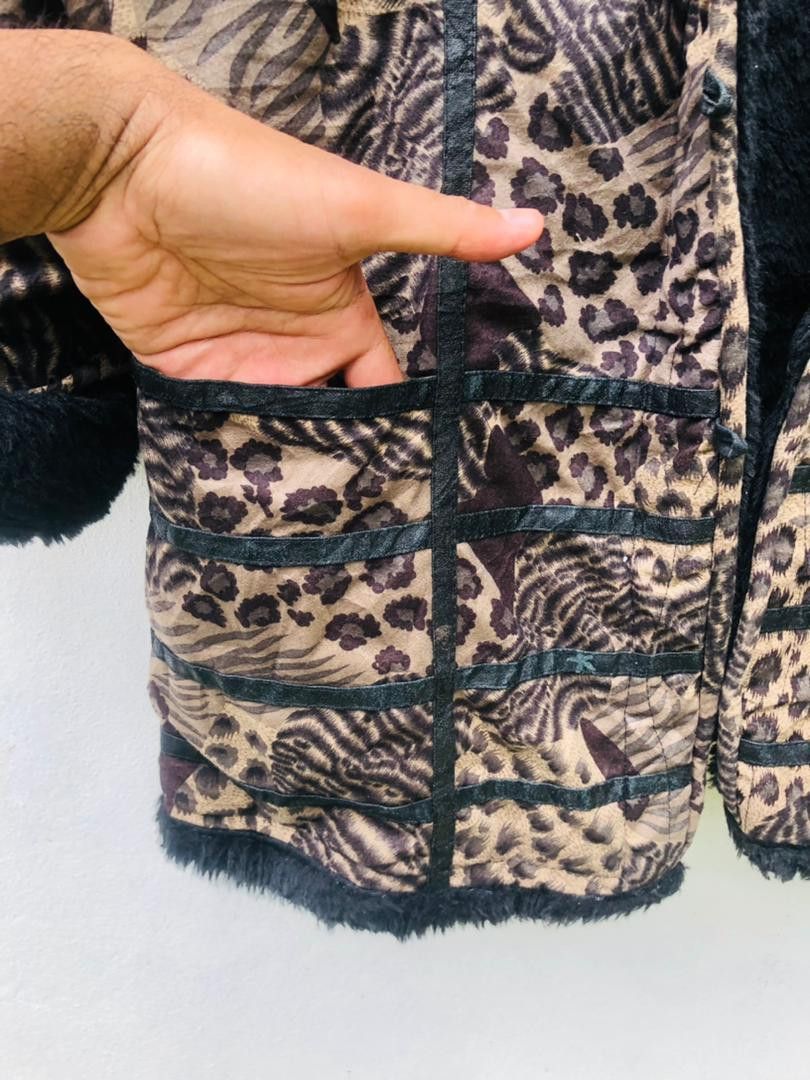 Japanese Brand Vintage Zebra Japanese Designer Travis Scott Fashion Size US L / EU 52-54 / 3 - 7 Thumbnail