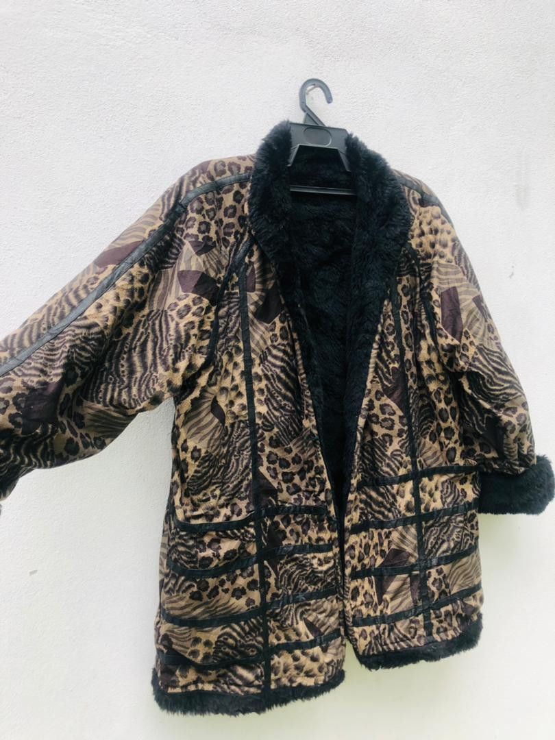 Japanese Brand Vintage Zebra Japanese Designer Travis Scott Fashion Size US L / EU 52-54 / 3 - 4 Thumbnail