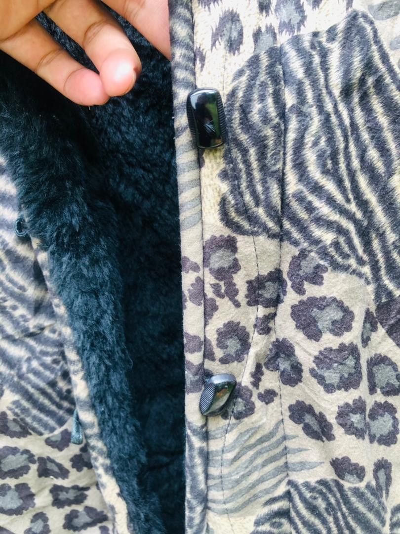 Japanese Brand Vintage Zebra Japanese Designer Travis Scott Fashion Size US L / EU 52-54 / 3 - 8 Thumbnail