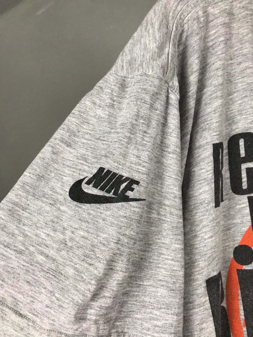 Nike Nike swoosh streetwear vintage basketball tee Size US L / EU 52-54 / 3 - 7 Thumbnail