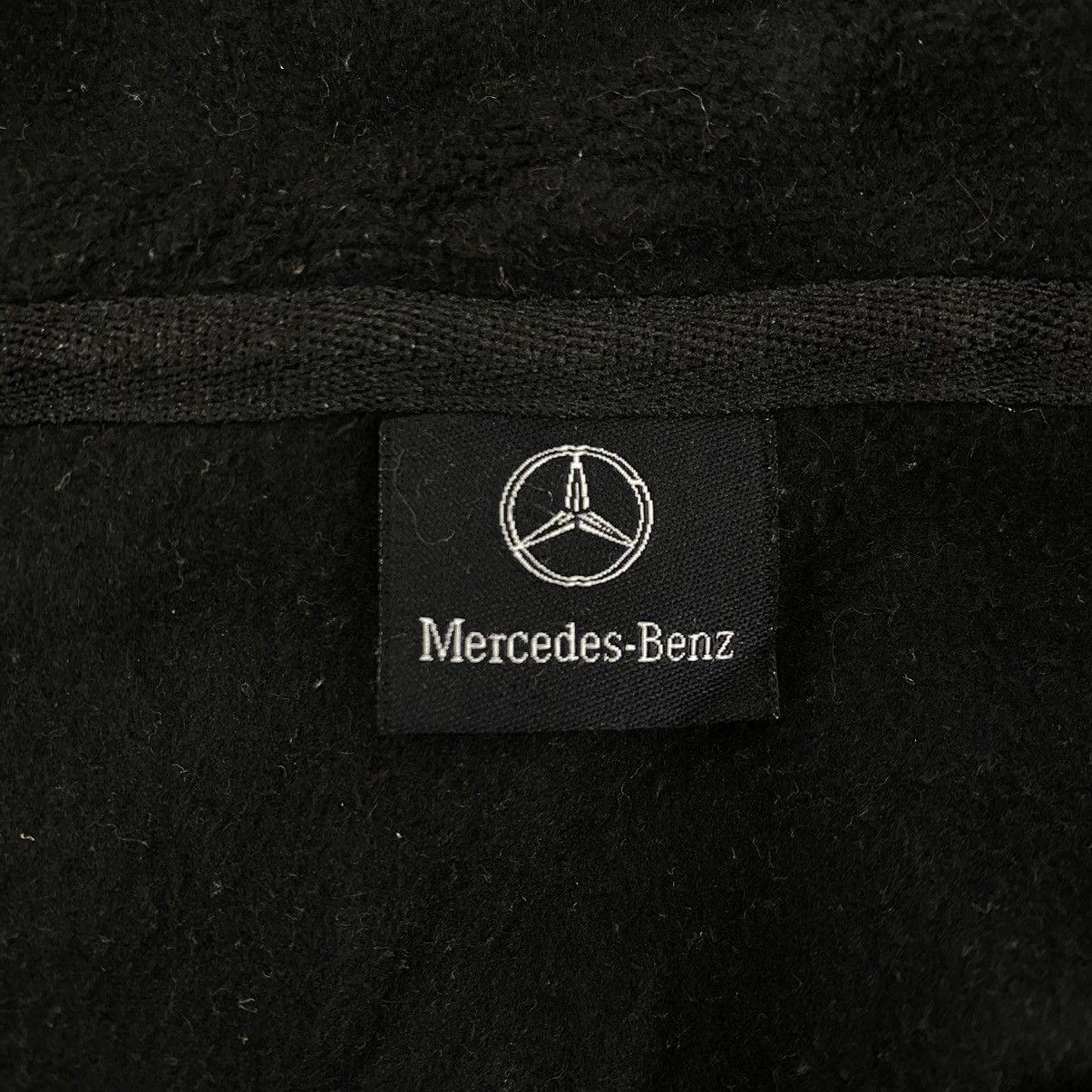 Mercedes-Benz MERCEDES BENZ Embroidered Logo On Sleeve Fleece Light Jacket Size US L / EU 52-54 / 3 - 5 Thumbnail