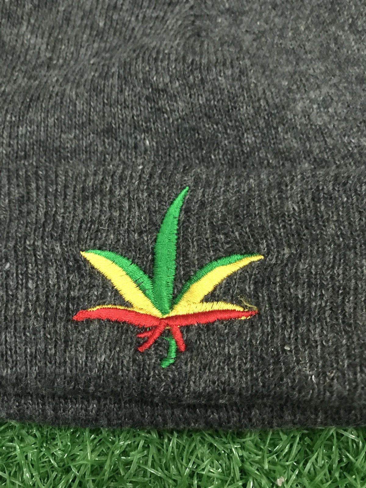 Japanese Brand Vintage Canabis logo beanie Size ONE SIZE - 3 Thumbnail