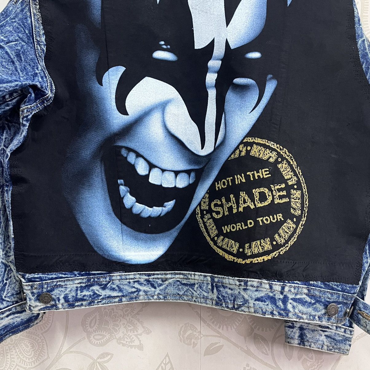 Band Tees × KISS × Vintage Vintage Gene Simmons Kiss Rock Band Distressed Denim Jacket Size US XL / EU 56 / 4 - 12 Thumbnail