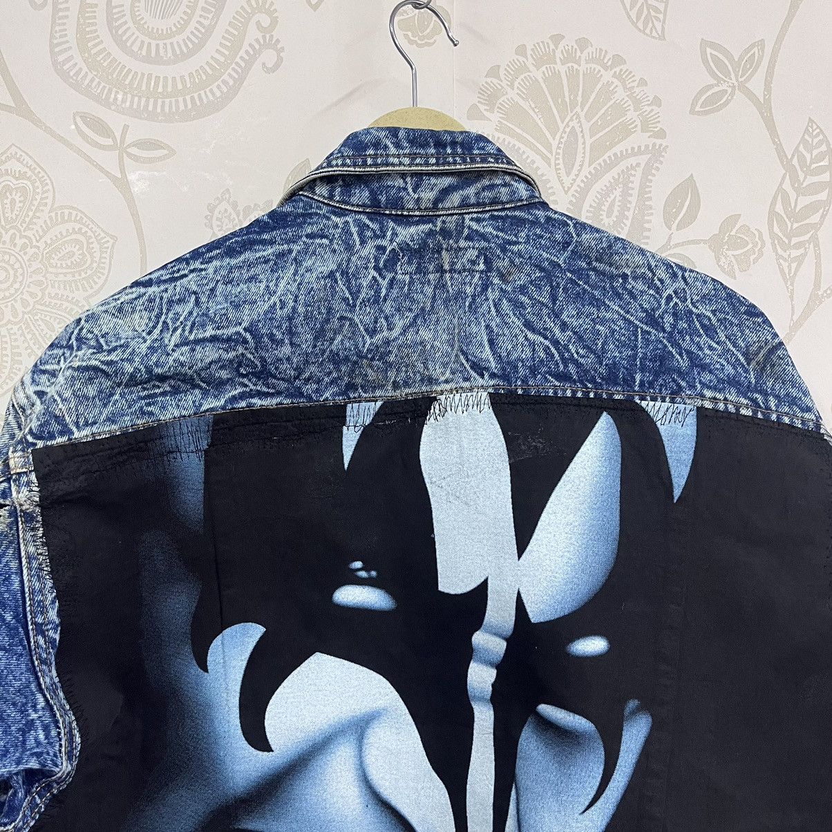 Band Tees × KISS × Vintage Vintage Gene Simmons Kiss Rock Band Distressed Denim Jacket Size US XL / EU 56 / 4 - 20 Thumbnail