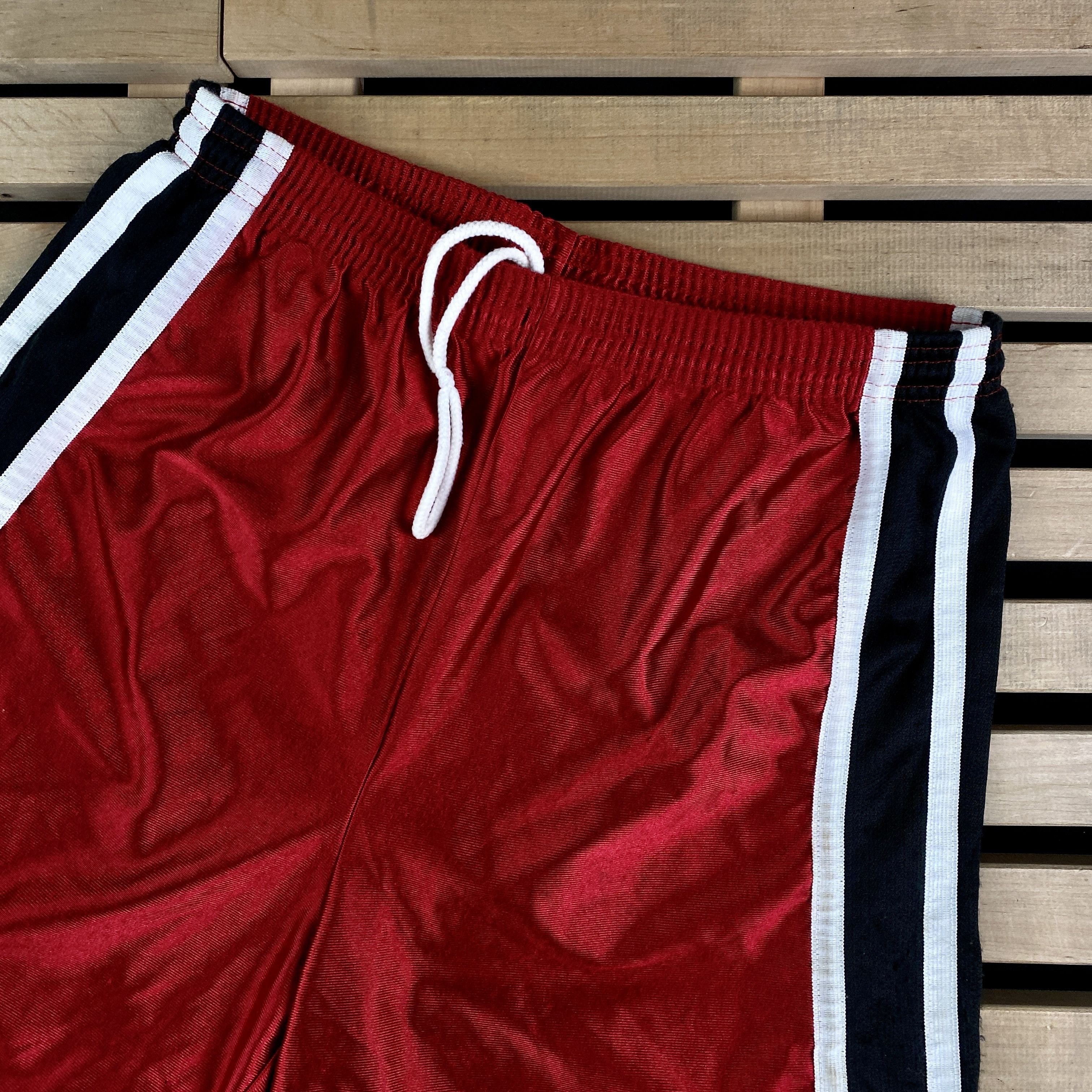Adidas × Vintage Men’s Shorts Adidas Basketball Vintage Size M Size US 32 / EU 48 - 2 Thumbnail