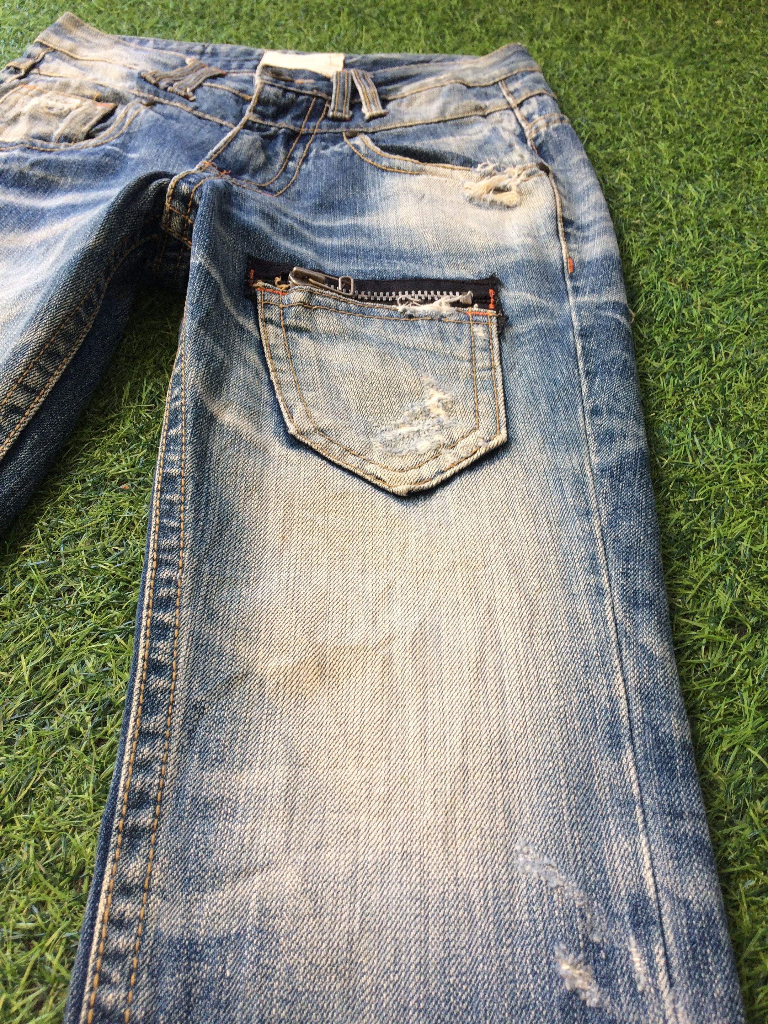 Japanese Brand light blue wash 2000’s grunge style tapered slim jeans D-451 Size US 29 - 6 Thumbnail