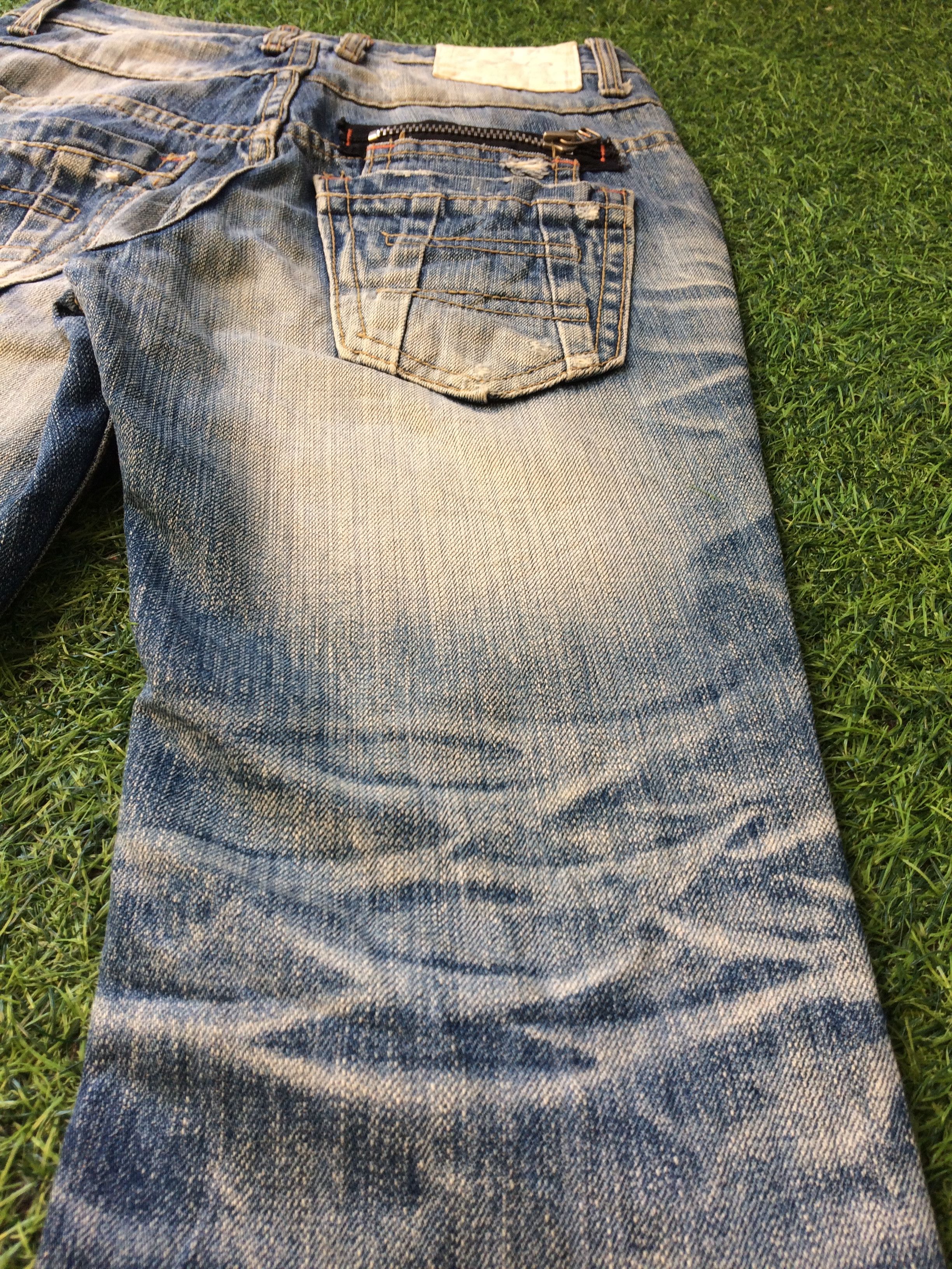 Japanese Brand light blue wash 2000’s grunge style tapered slim jeans D-451 Size US 29 - 7 Thumbnail