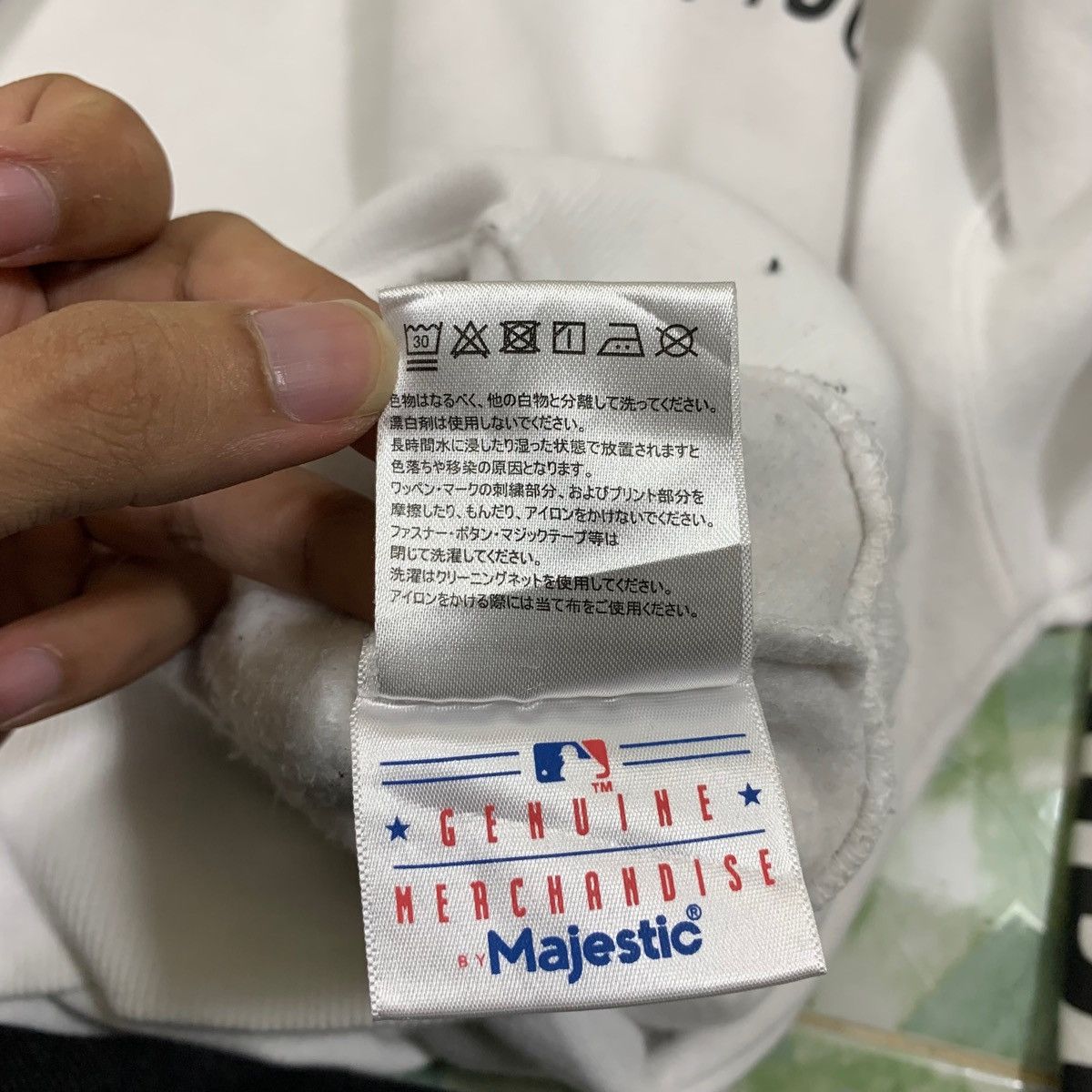 Majestic × New York Yankees × Vintage Vintage New York YANKEES Majestic Baseball Team Hoodie Size US XL / EU 56 / 4 - 9 Thumbnail