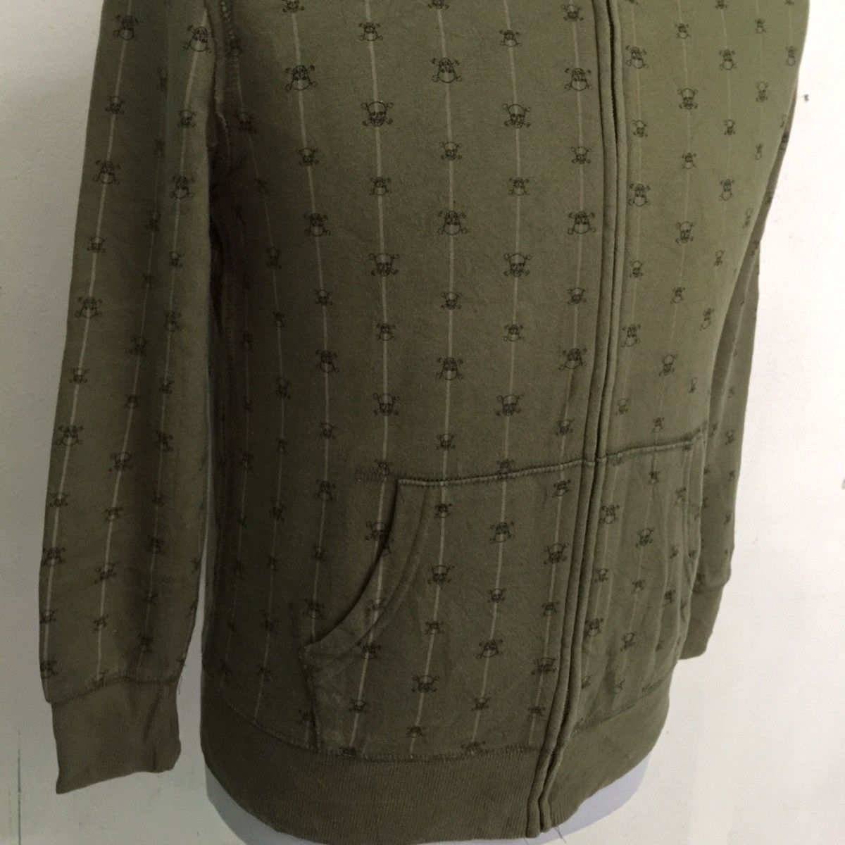 Japanese Brand Mossimo supply co sweatshirt hoodie skull design Size US M / EU 48-50 / 2 - 4 Thumbnail