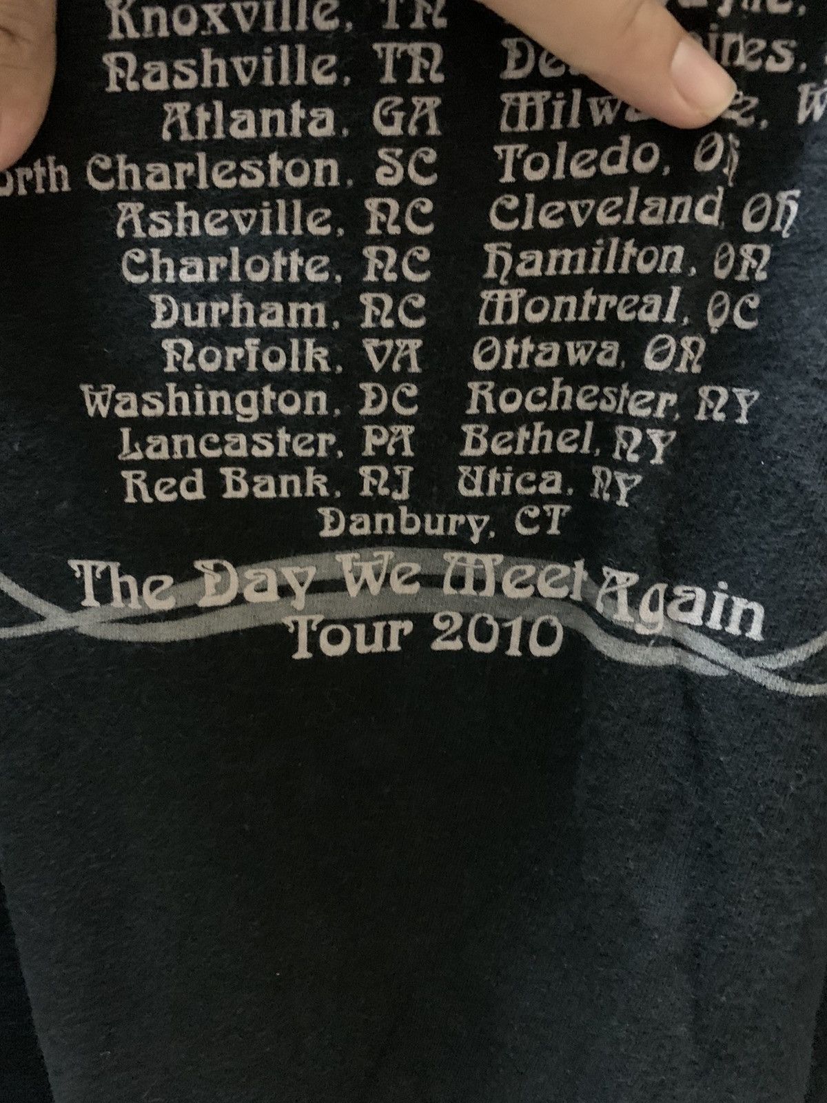 Band Tees Vintage The Moody Blues Tour 2010 T Shirt Size US XL / EU 56 / 4 - 6 Thumbnail