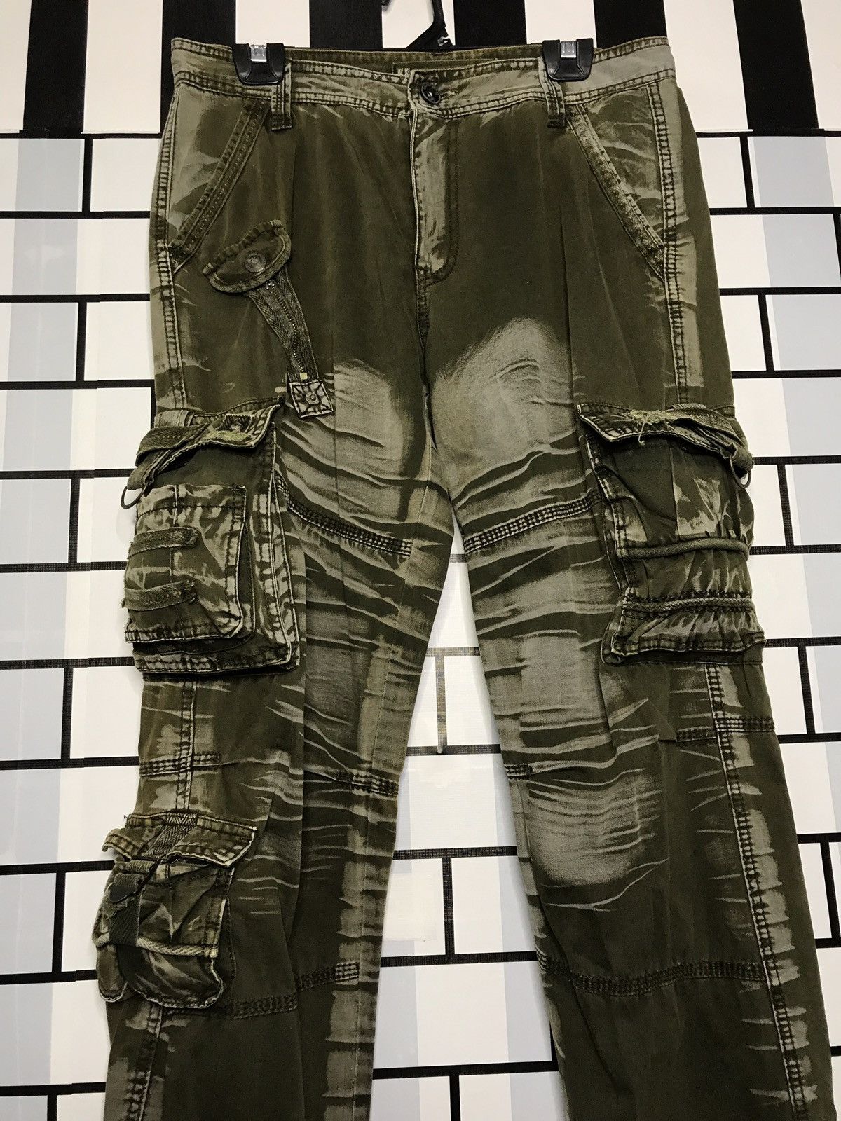 Japanese Brand japanese brand J.g wangzi cargo multi pocket two tone pants Size US 33 - 7 Thumbnail
